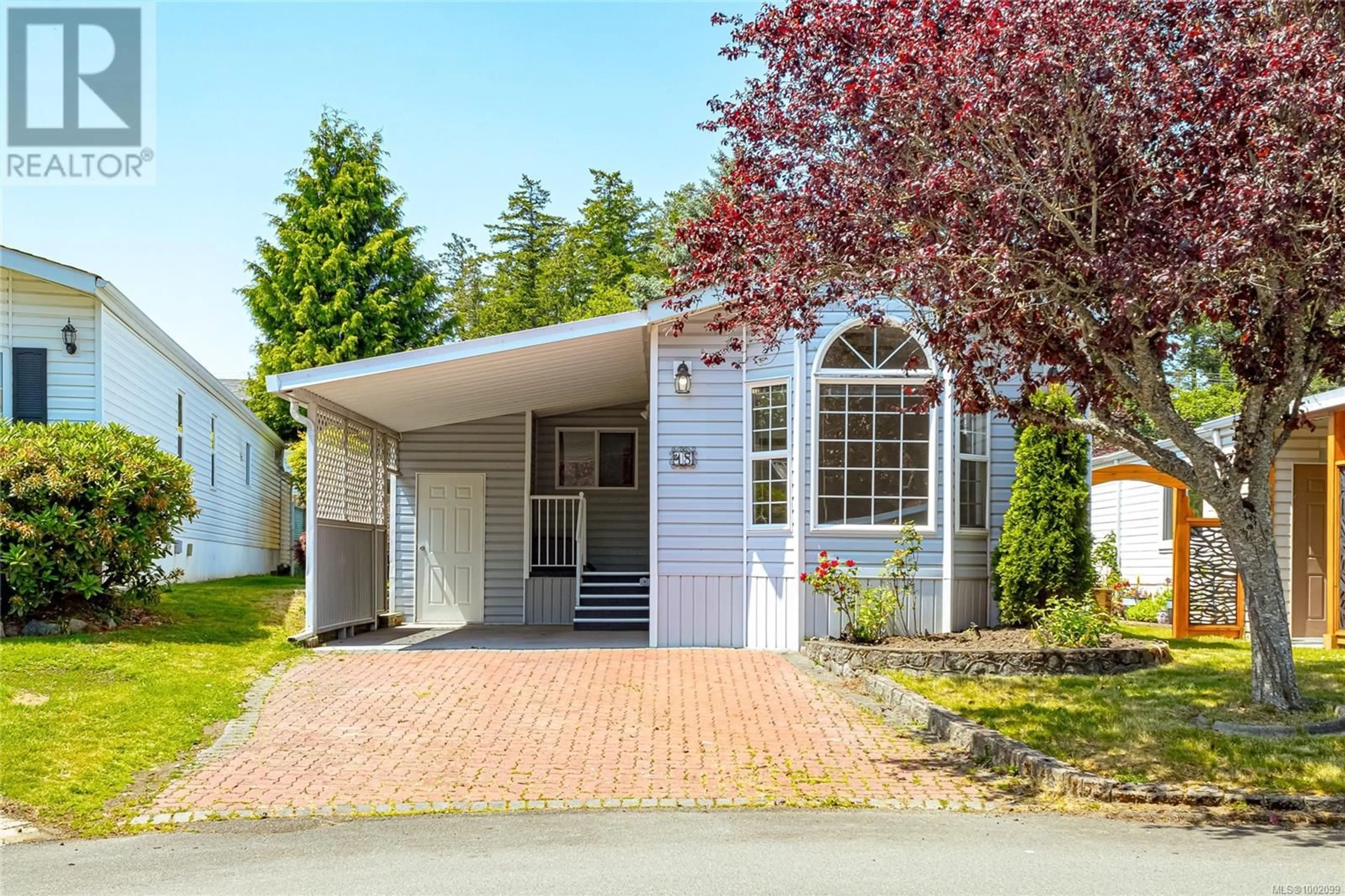 Home with vinyl exterior material, street for 18 - 7583 CENTRAL SAANICH ROAD, Central Saanich British Columbia V8M2B6