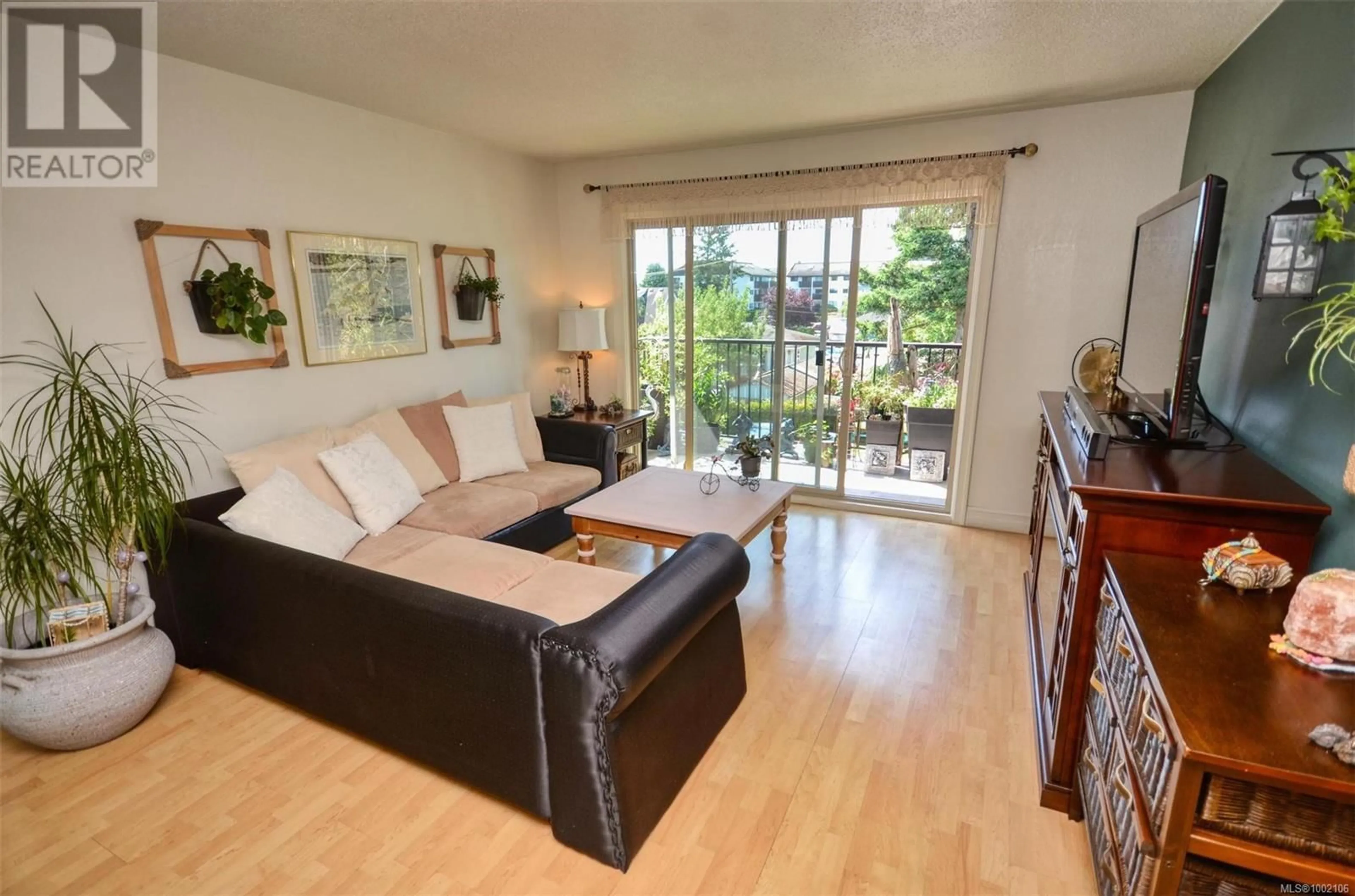 Living room with furniture, wood/laminate floor for 303 - 2427 AMHERST AVENUE, Sidney British Columbia V8L2H1
