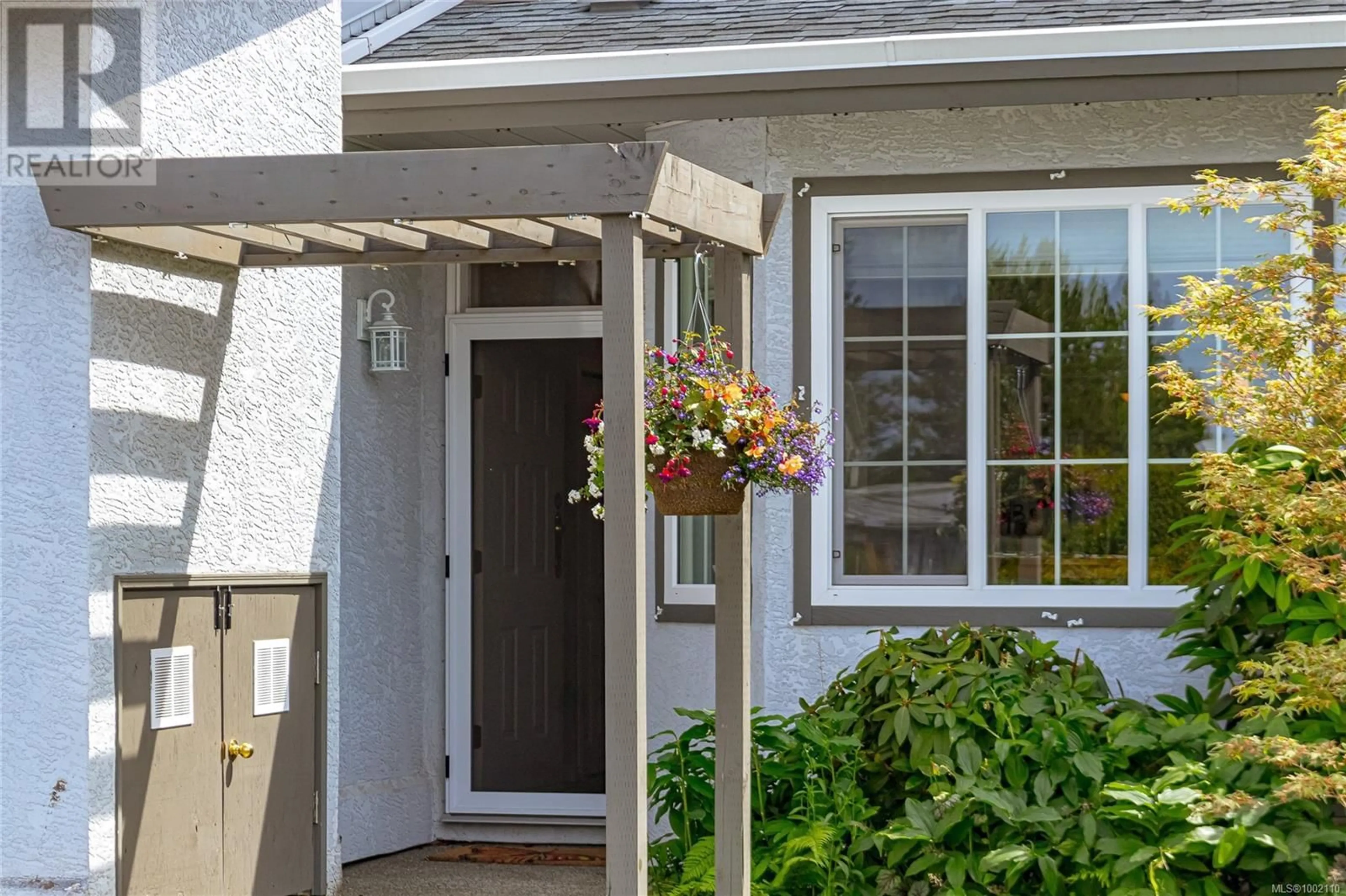 Indoor entryway for 16 - 2115 AMELIA AVENUE, Sidney British Columbia V8L3Z8
