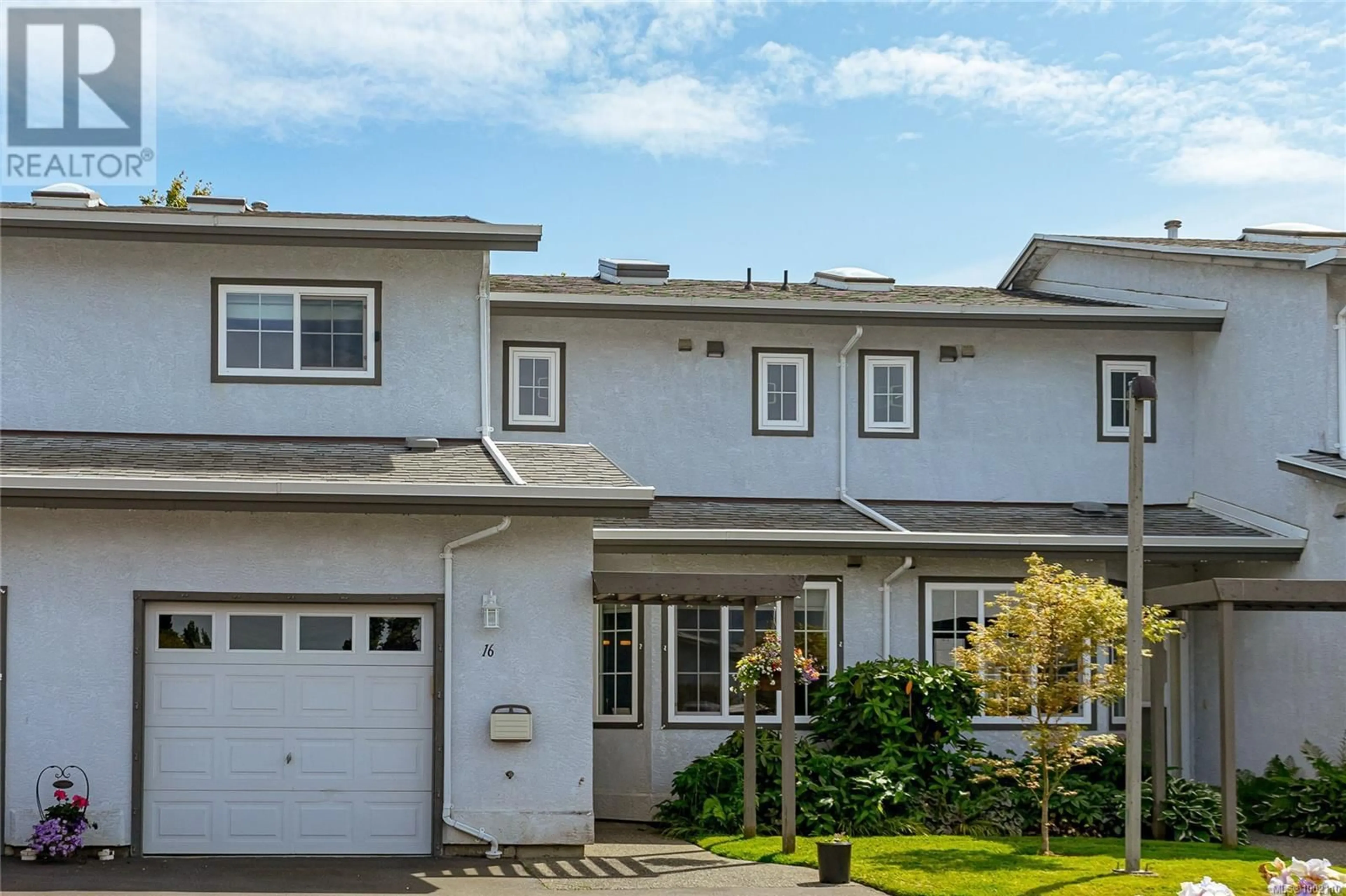 Home with vinyl exterior material, street for 16 - 2115 AMELIA AVENUE, Sidney British Columbia V8L3Z8