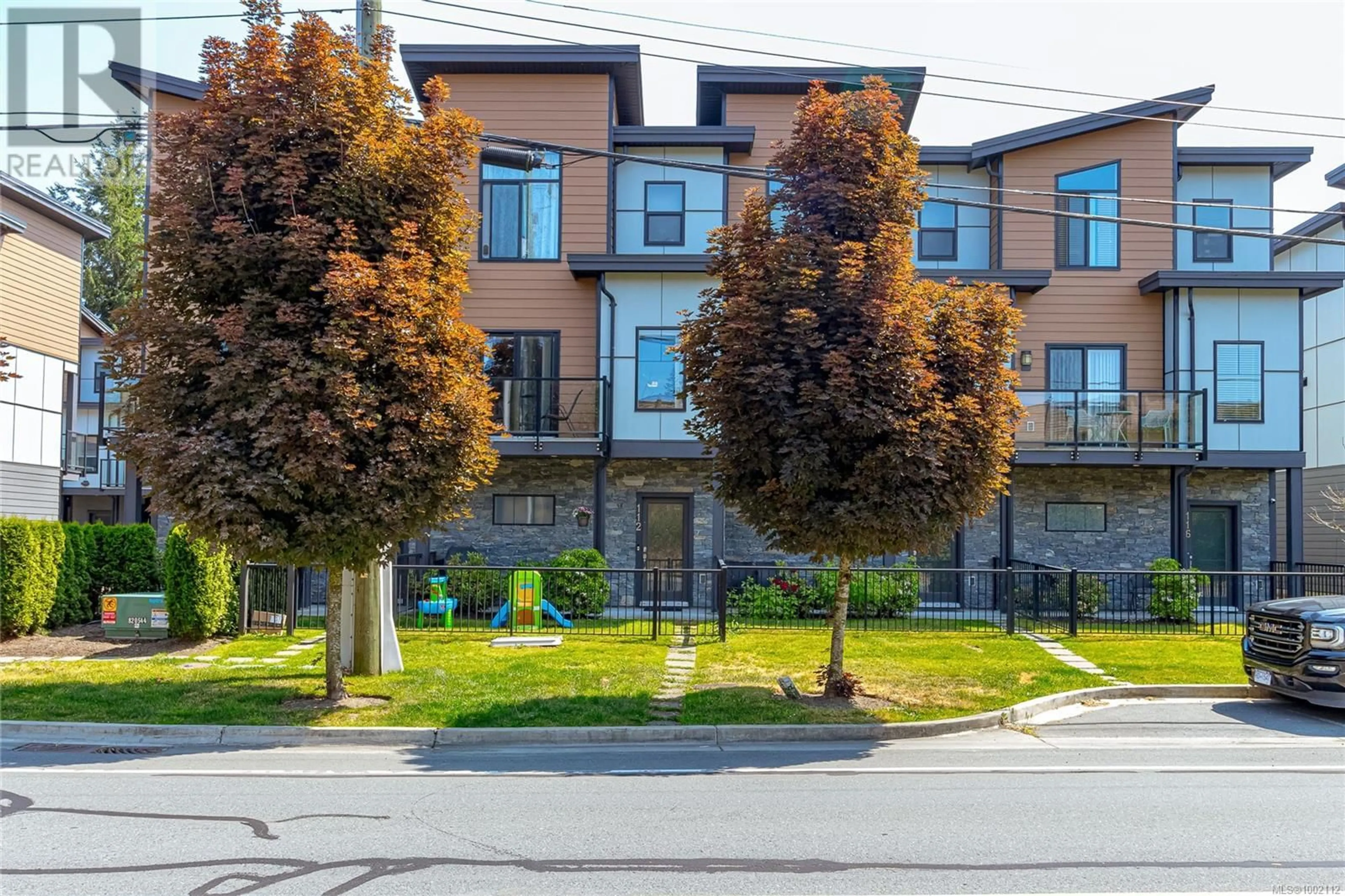 Patio, street for 112 - 687 STRANDLUND AVENUE, Langford British Columbia V9B3G2