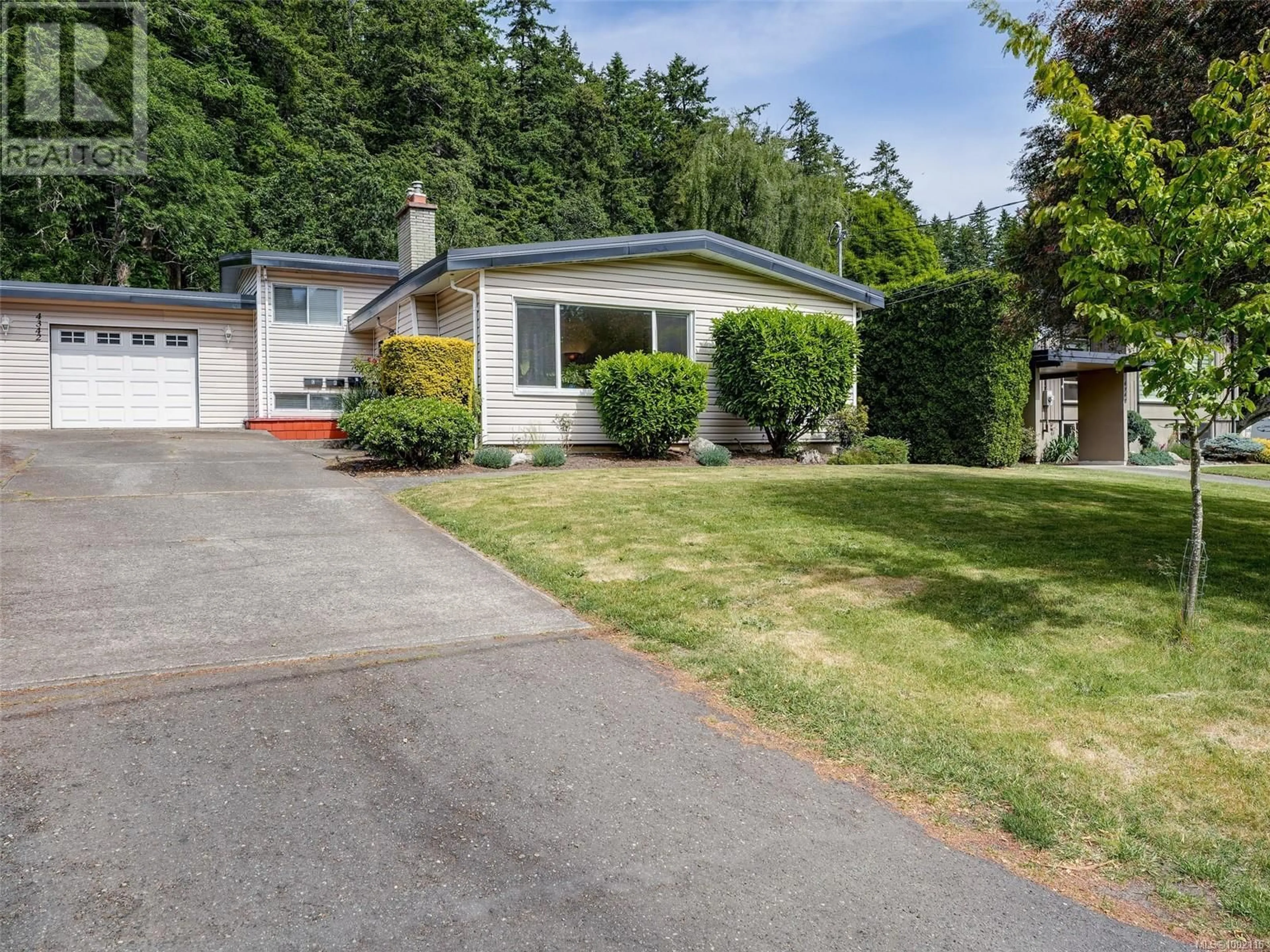 Home with vinyl exterior material, street for 4342 PARKSIDE CRESCENT, Saanich British Columbia V8N2C3