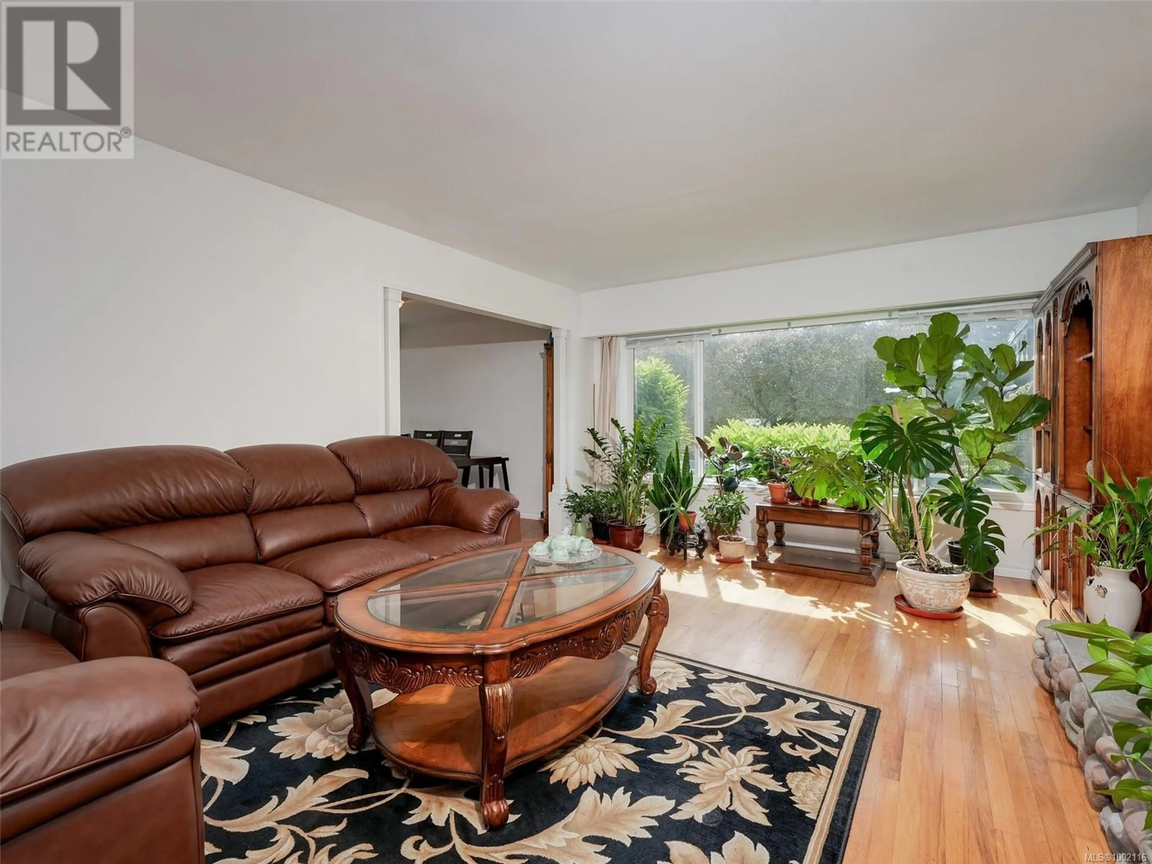 Living room with furniture, unknown for 4342 PARKSIDE CRESCENT, Saanich British Columbia V8N2C3
