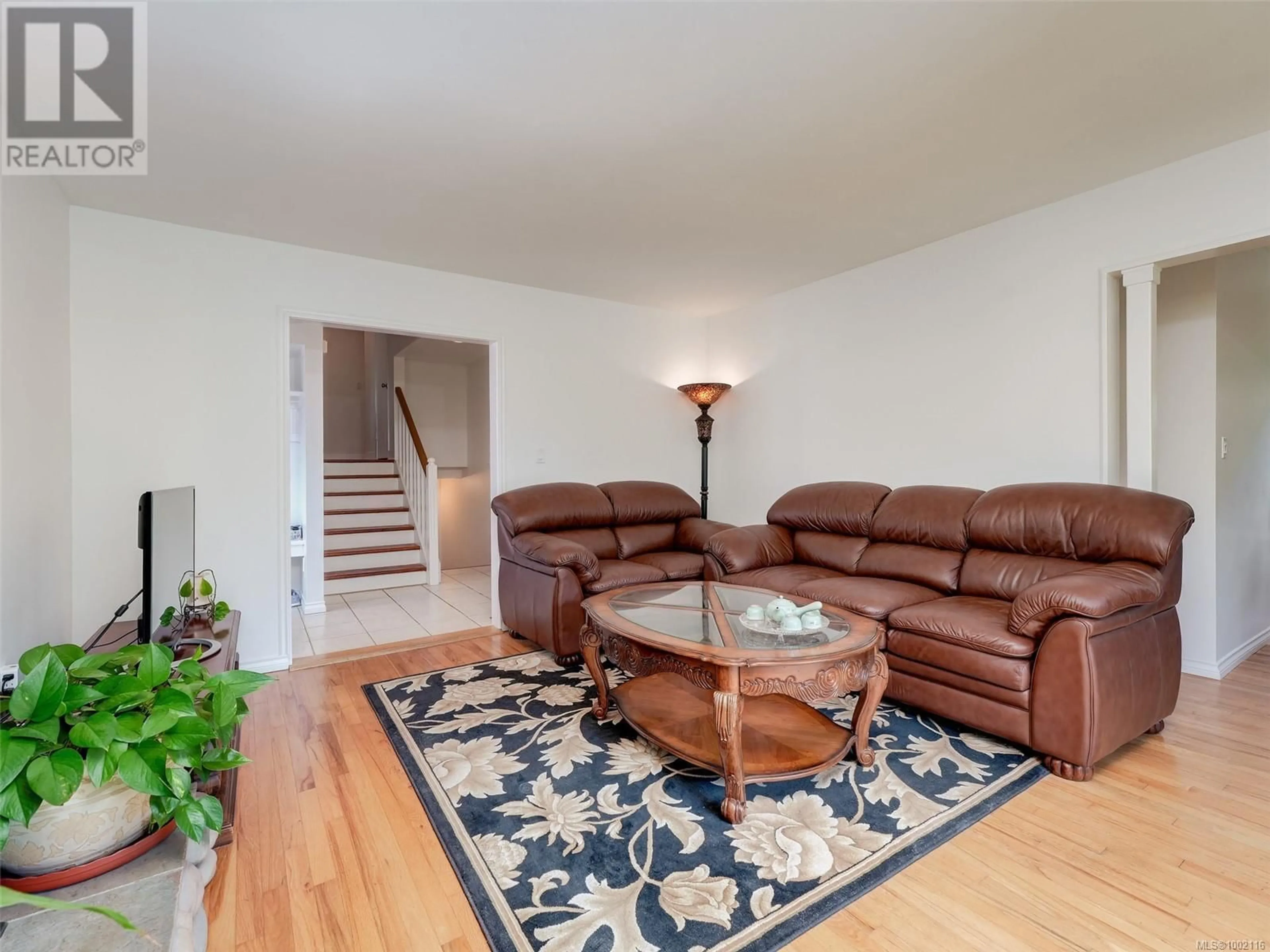 Living room with furniture, unknown for 4342 PARKSIDE CRESCENT, Saanich British Columbia V8N2C3