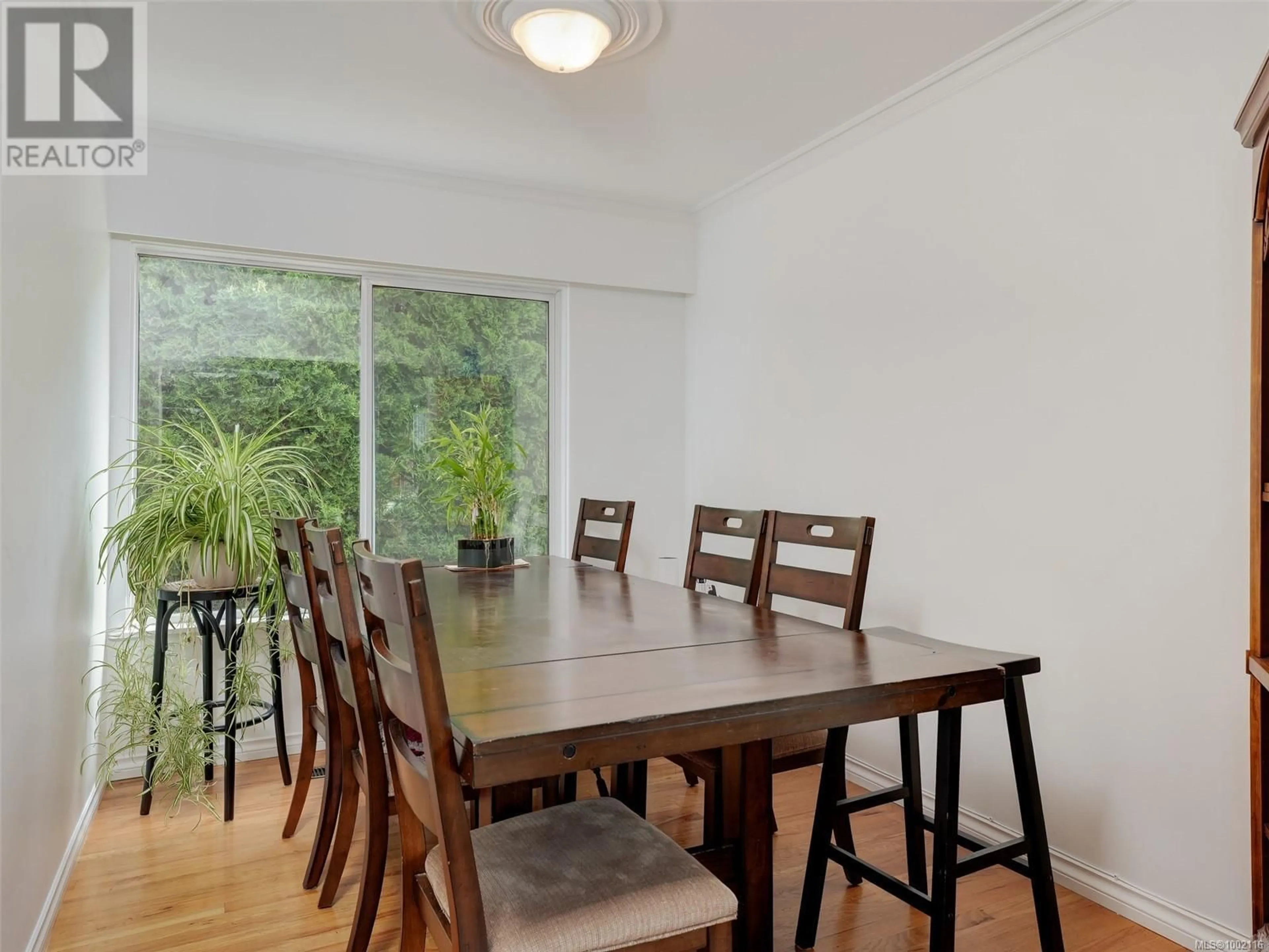 Dining room, wood/laminate floor for 4342 PARKSIDE CRESCENT, Saanich British Columbia V8N2C3