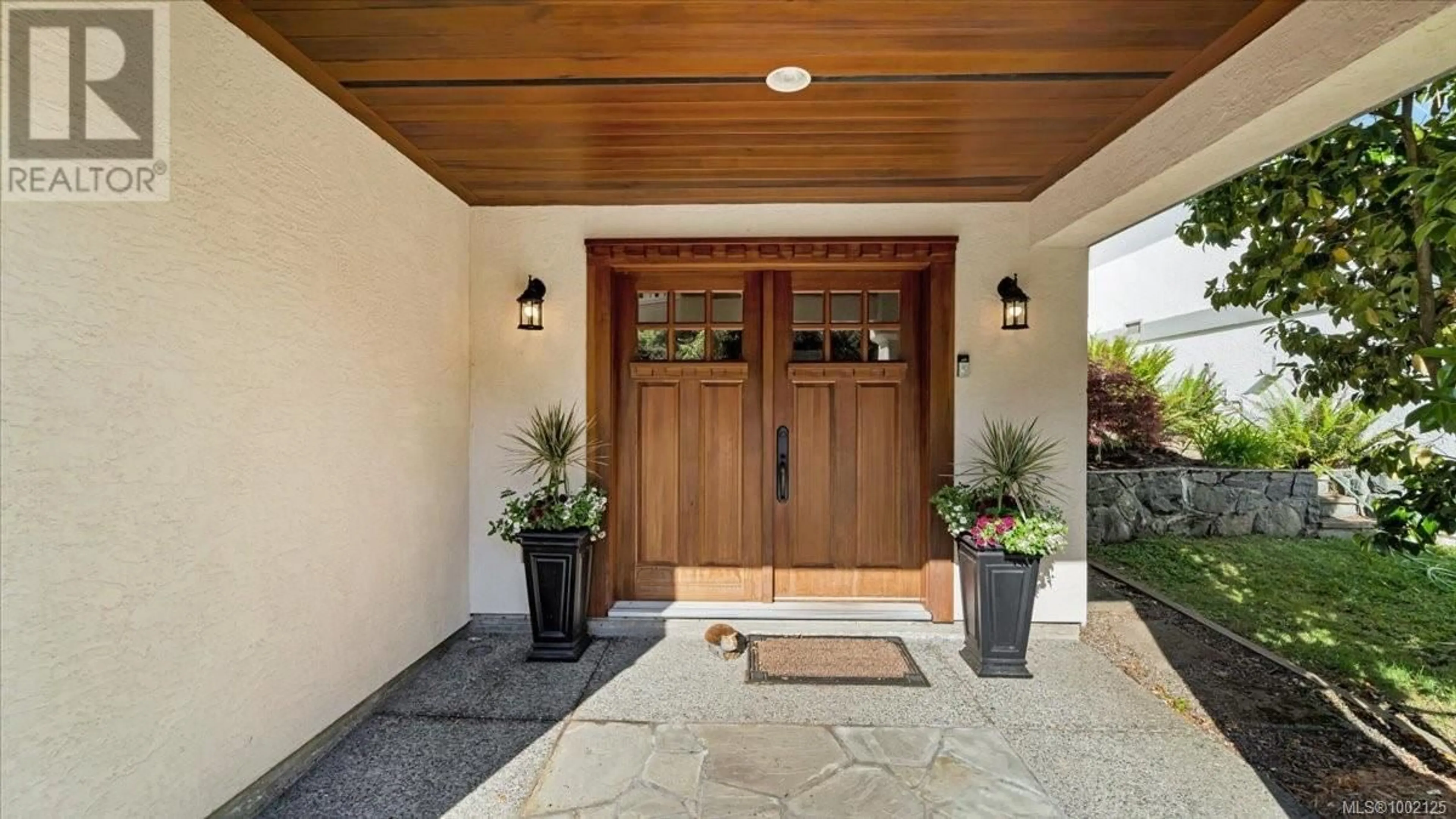 Indoor entryway for 4685 SCOTTSWOOD PLACE, Saanich British Columbia V8Y2Y1