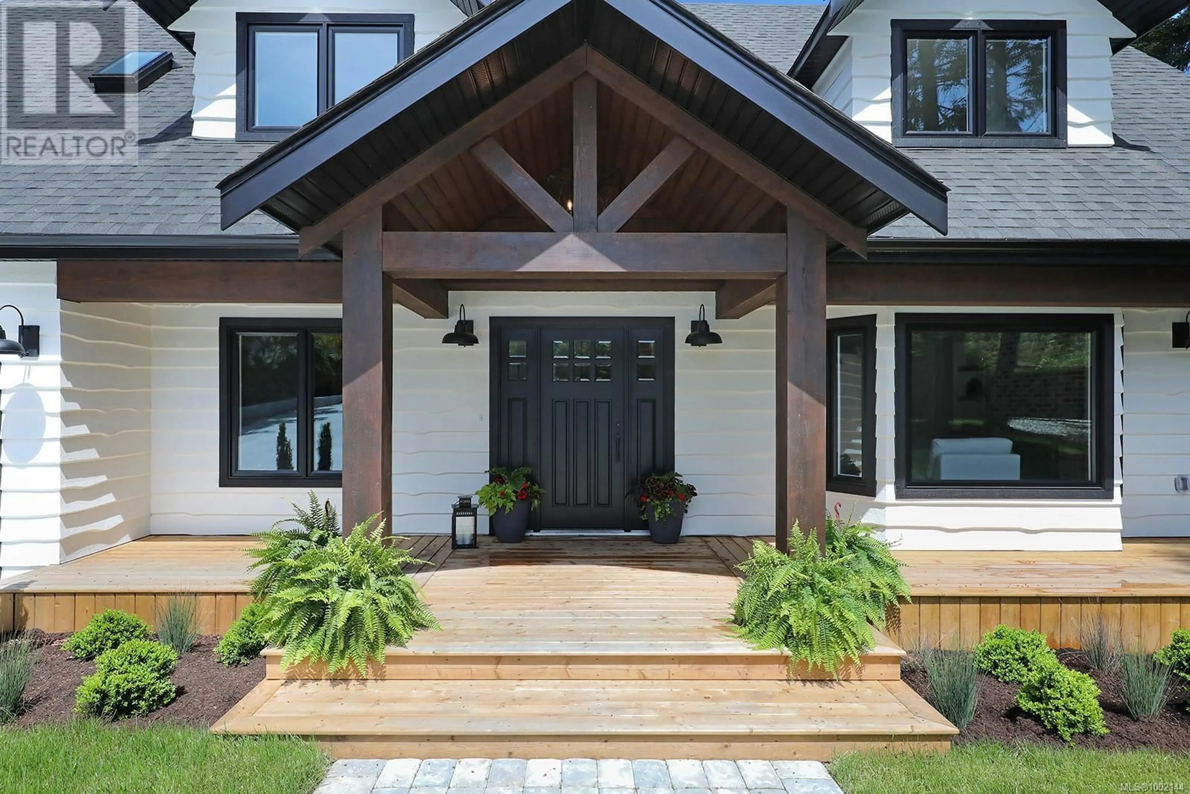 Indoor entryway for 177 SUNNINGDALE ROAD EAST, Qualicum Beach British Columbia V9K1L1