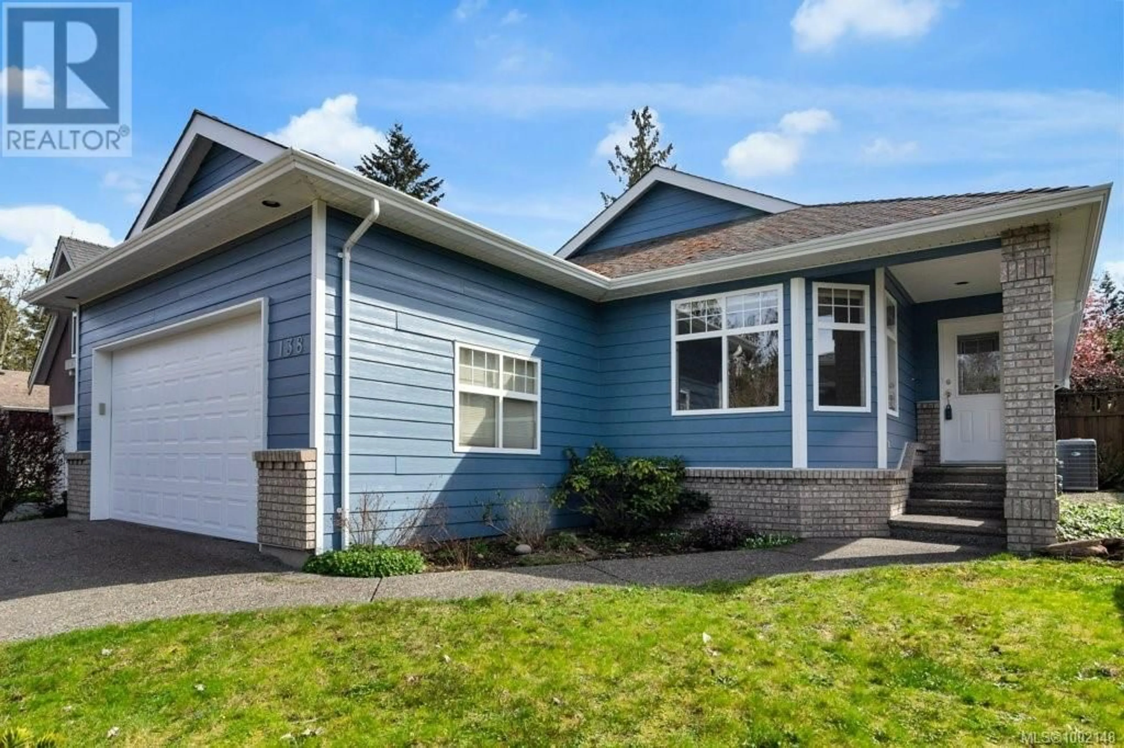 Home with vinyl exterior material, street for 138 HAMILTON AVENUE, Parksville British Columbia V9P2W4