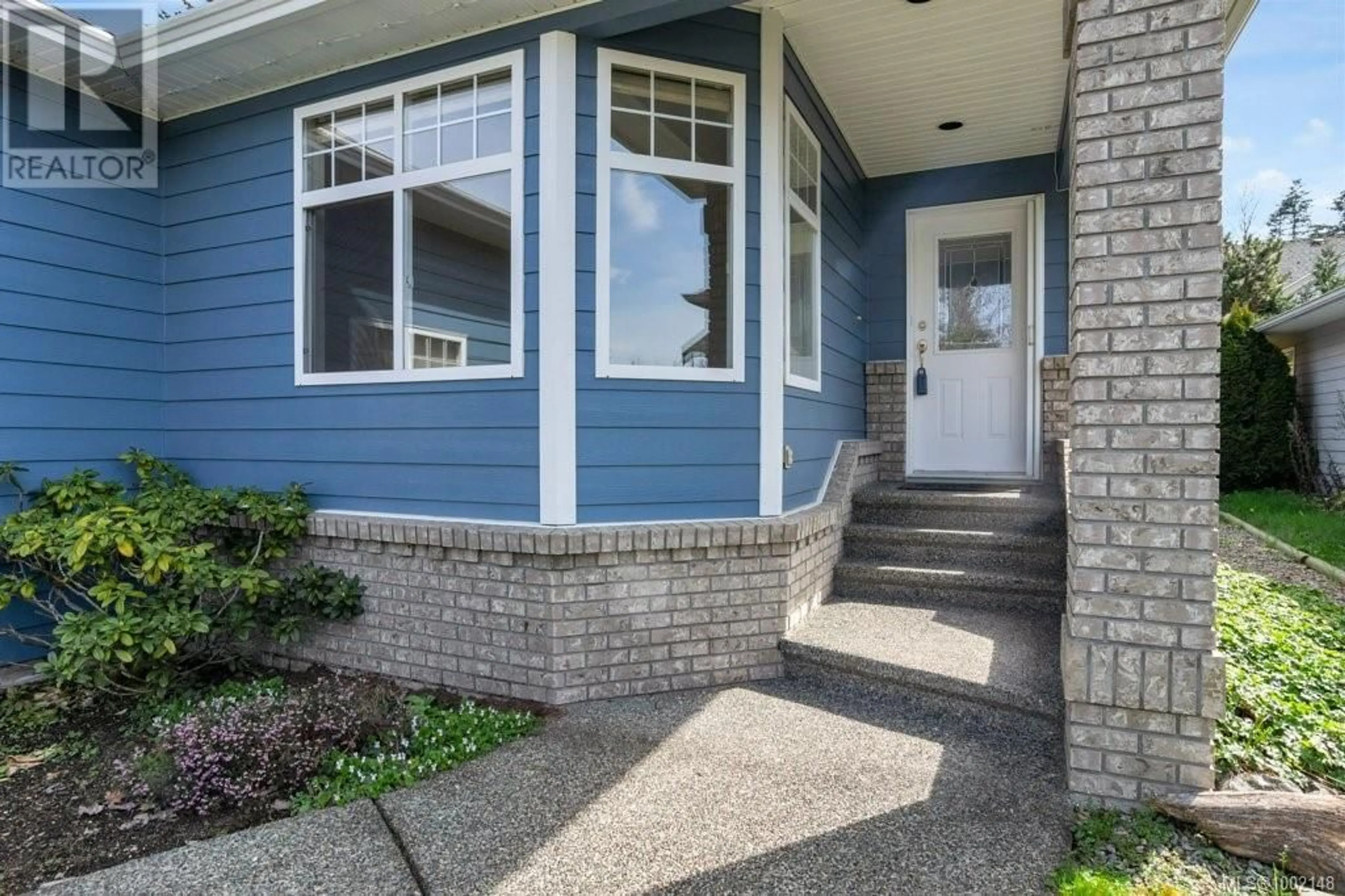 Home with vinyl exterior material, street for 138 HAMILTON AVENUE, Parksville British Columbia V9P2W4