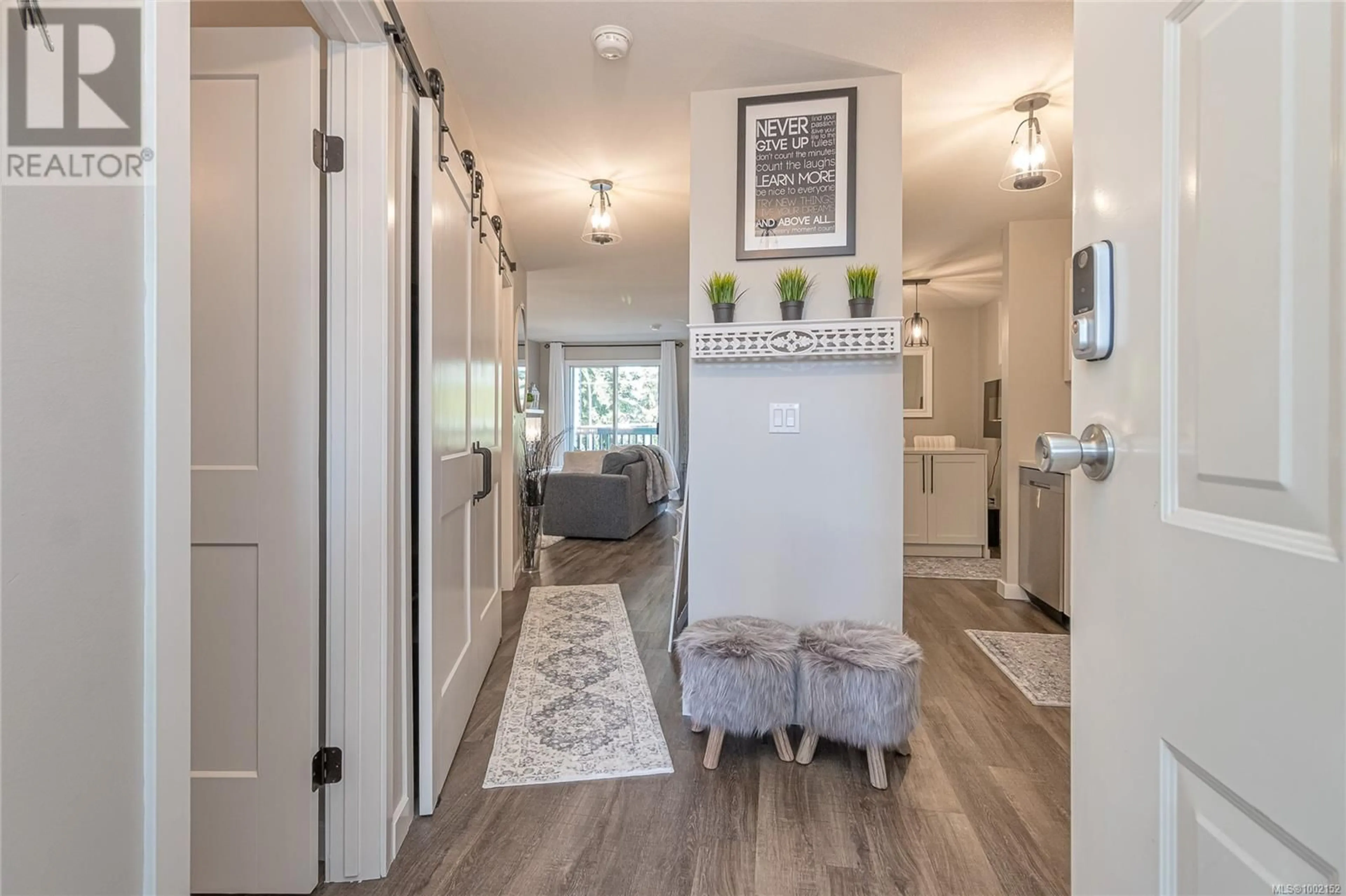 Indoor entryway for 207 - 3089 BARONS ROAD, Nanaimo British Columbia V9T3Y6