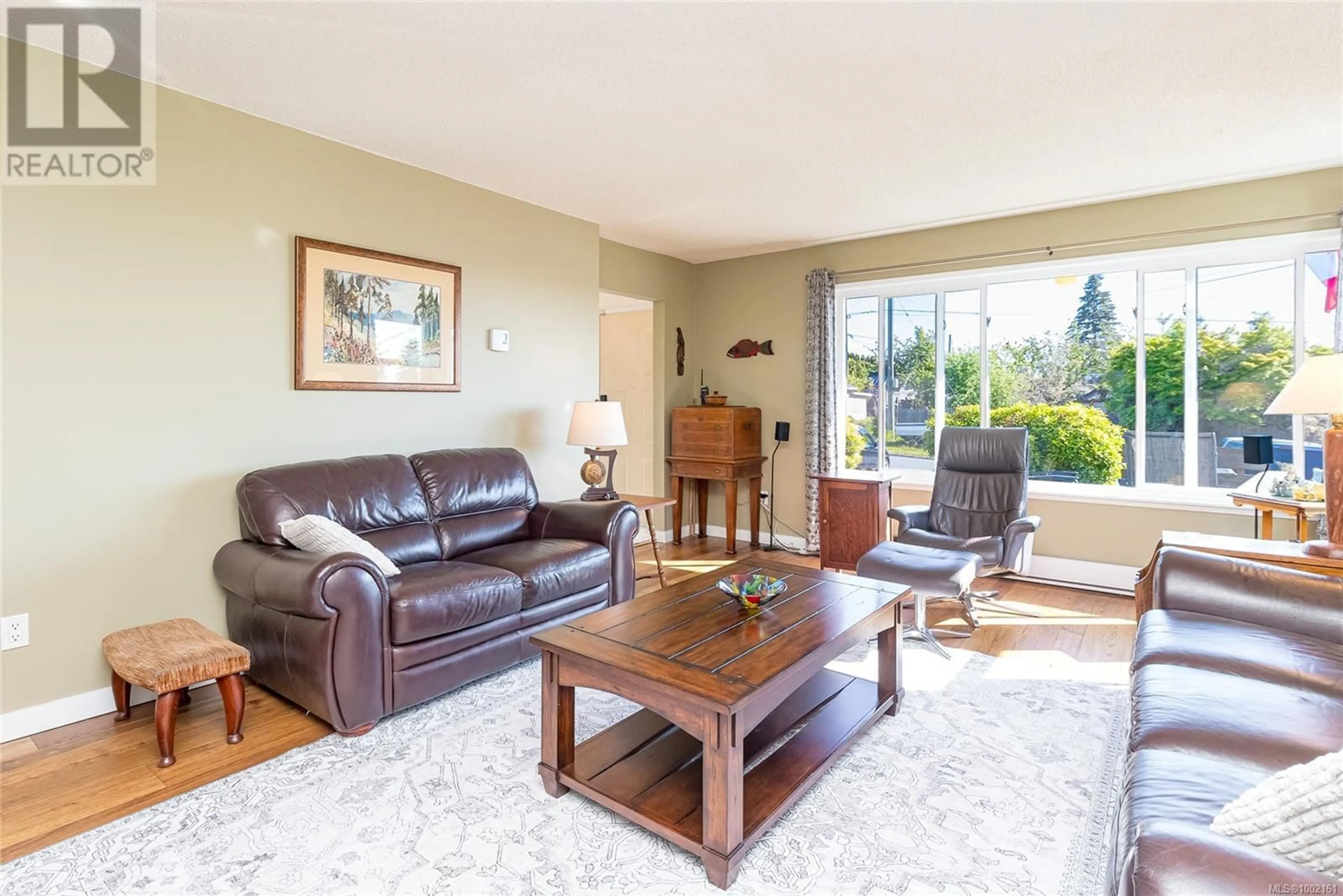 Living room with furniture, unknown for 220 3RD AVENUE, Ladysmith British Columbia V9G2E0
