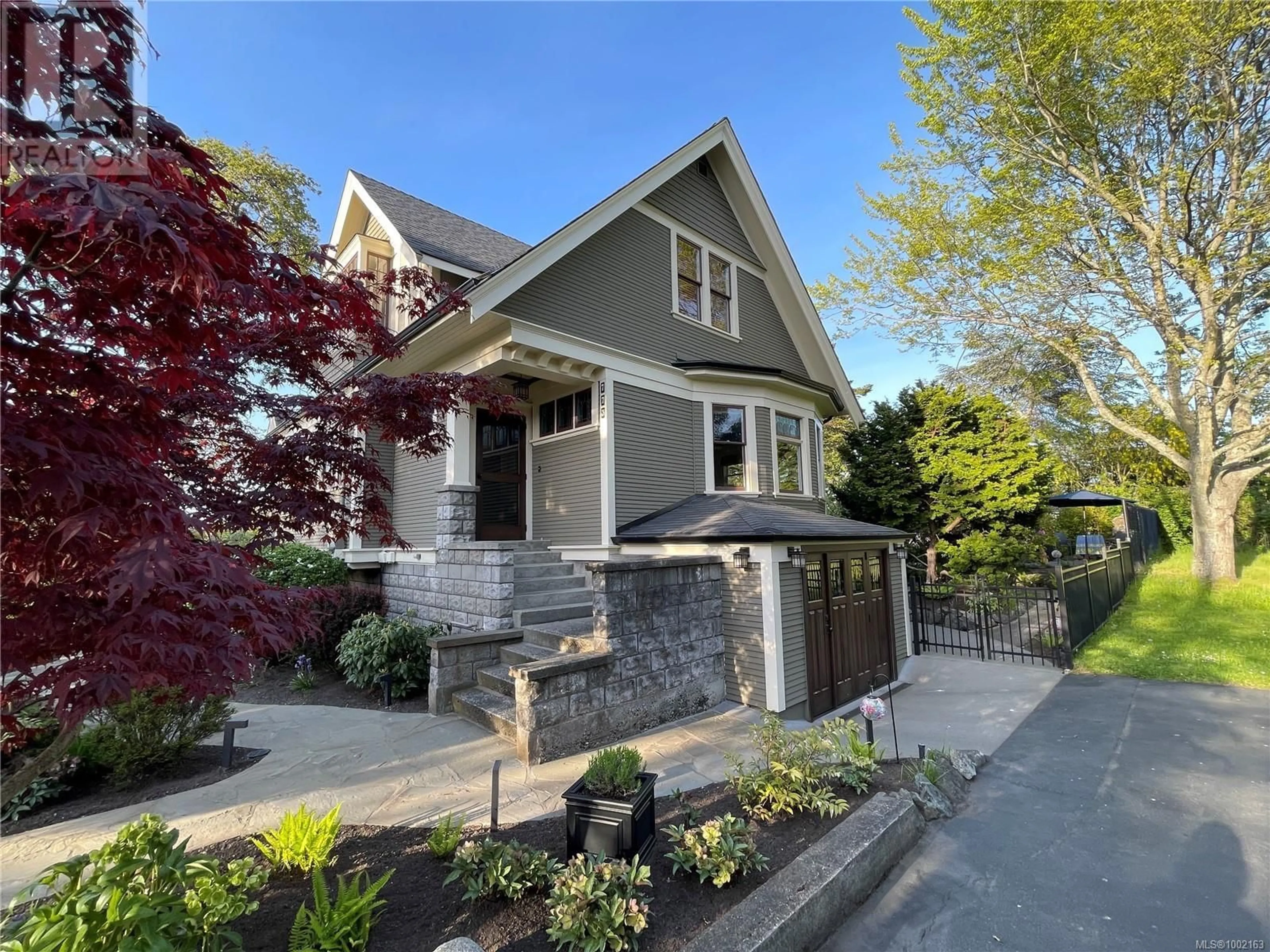 Home with vinyl exterior material, street for 773 ISLAND ROAD, Oak Bay British Columbia V8S2T8