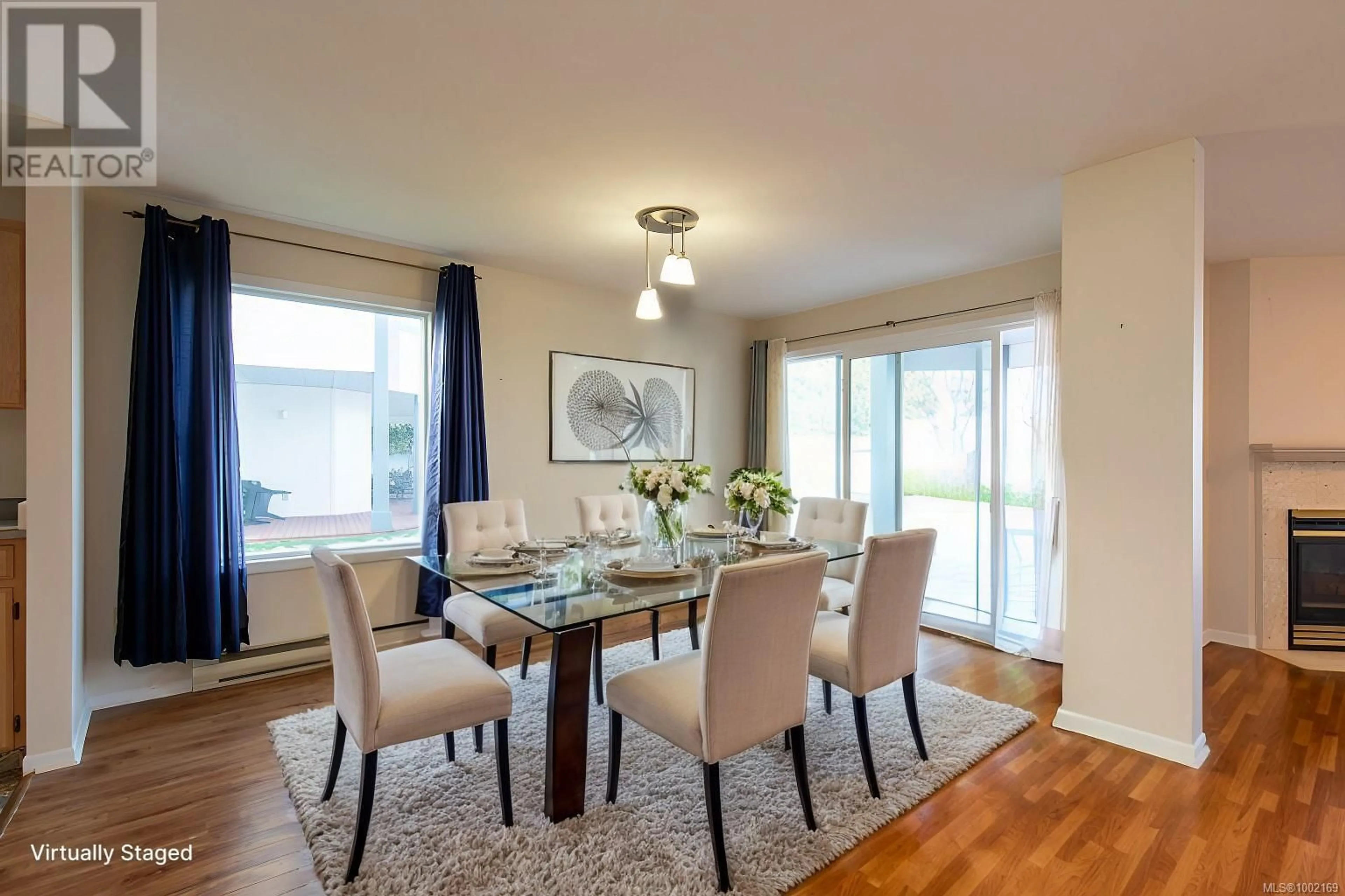 Dining room, wood/laminate floor for 220 - 330 DOGWOOD STREET, Parksville British Columbia V9P1P8