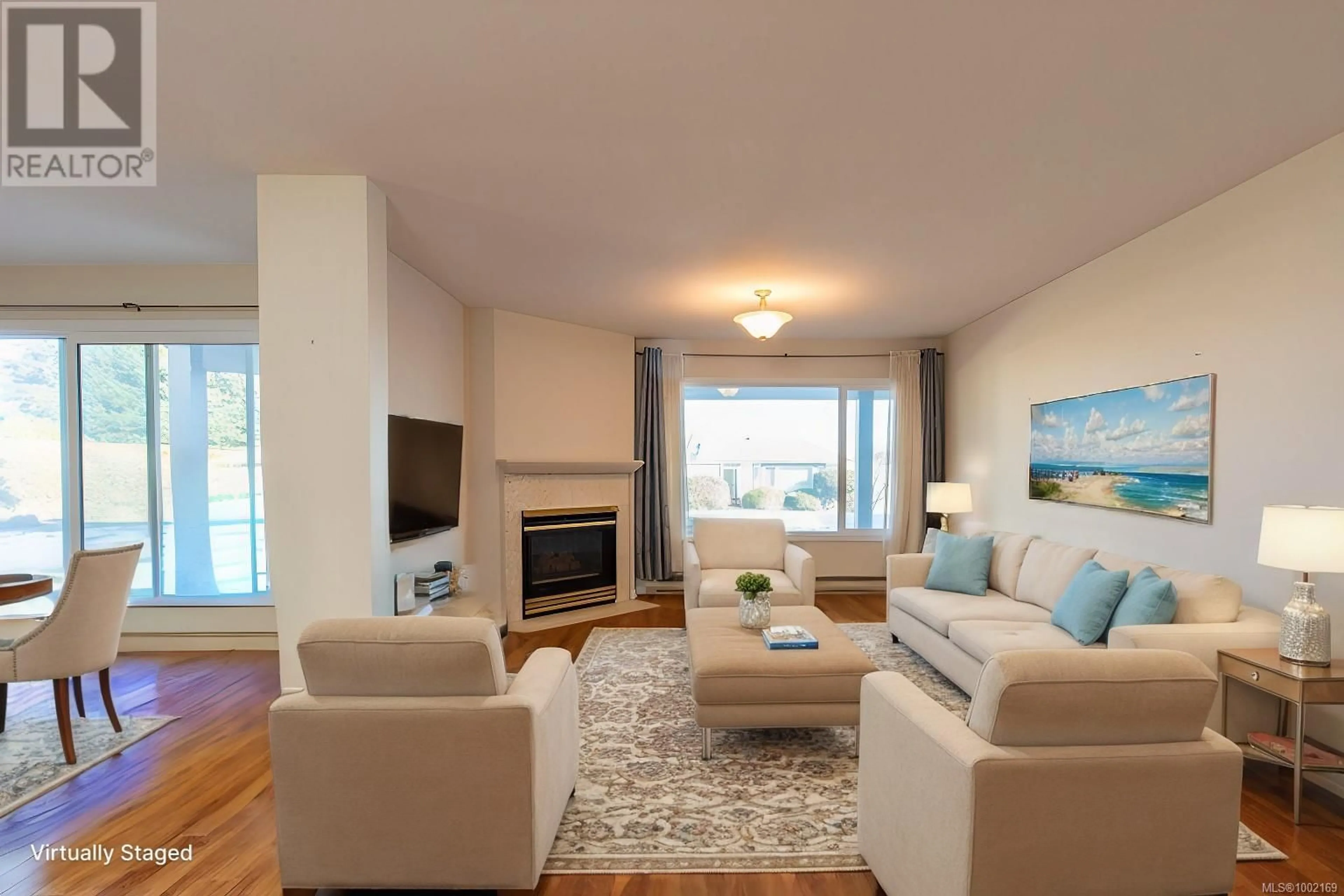 Living room with furniture, wood/laminate floor for 220 - 330 DOGWOOD STREET, Parksville British Columbia V9P1P8
