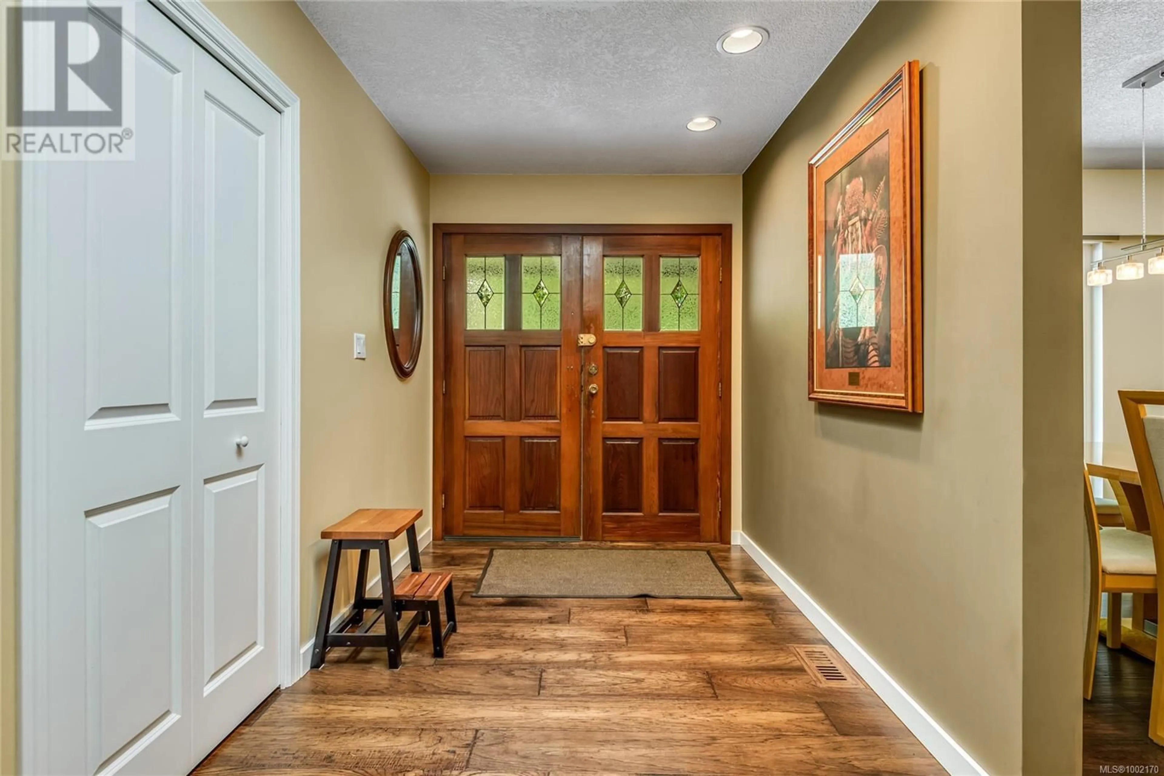 Indoor entryway for 2531 CAMPBELL RIVER ROAD, Campbell River British Columbia V9W4P1