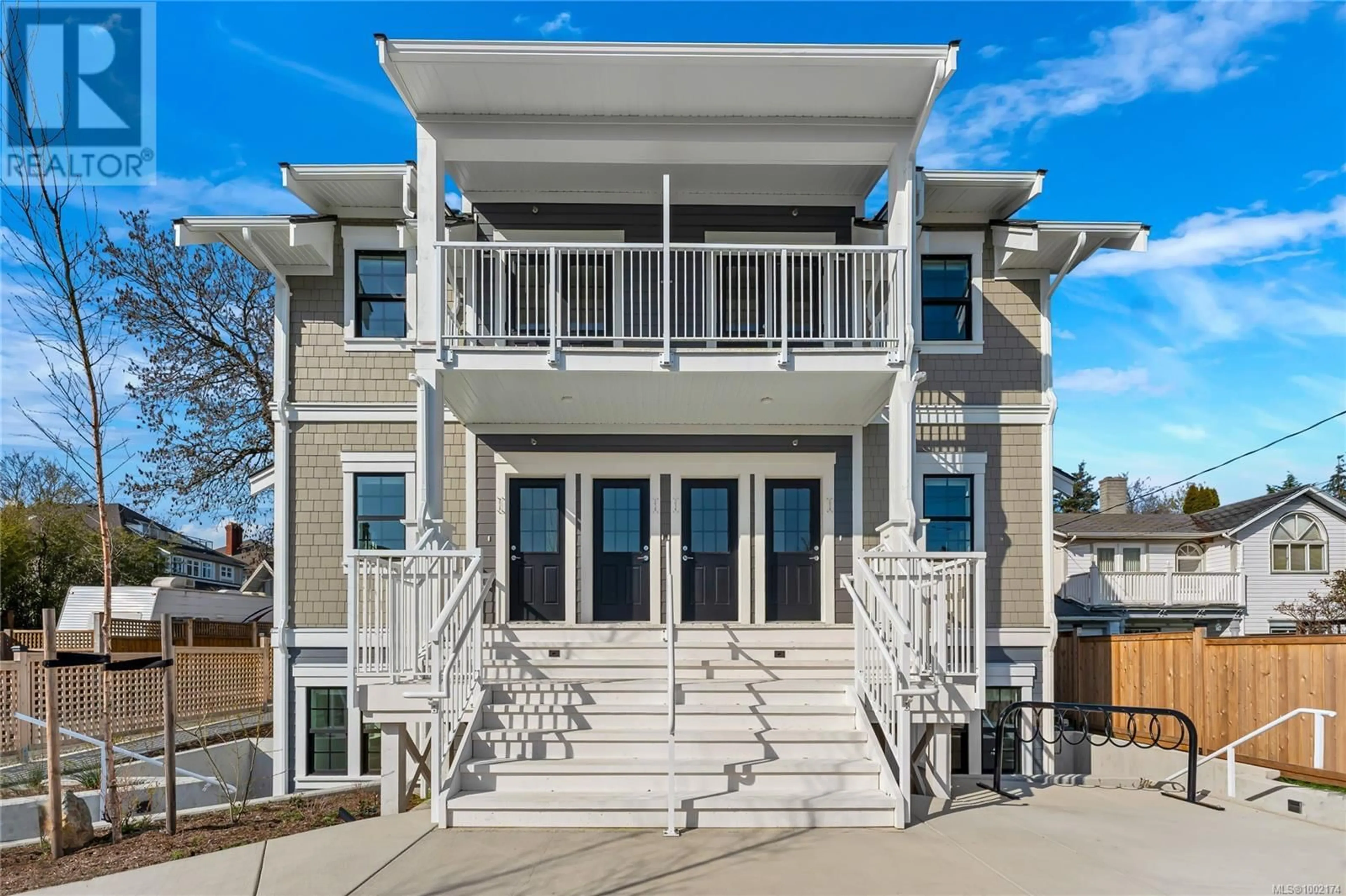 Home with vinyl exterior material, unknown for 203 B - 1224 RICHARDSON STREET, Victoria British Columbia V8V3E1