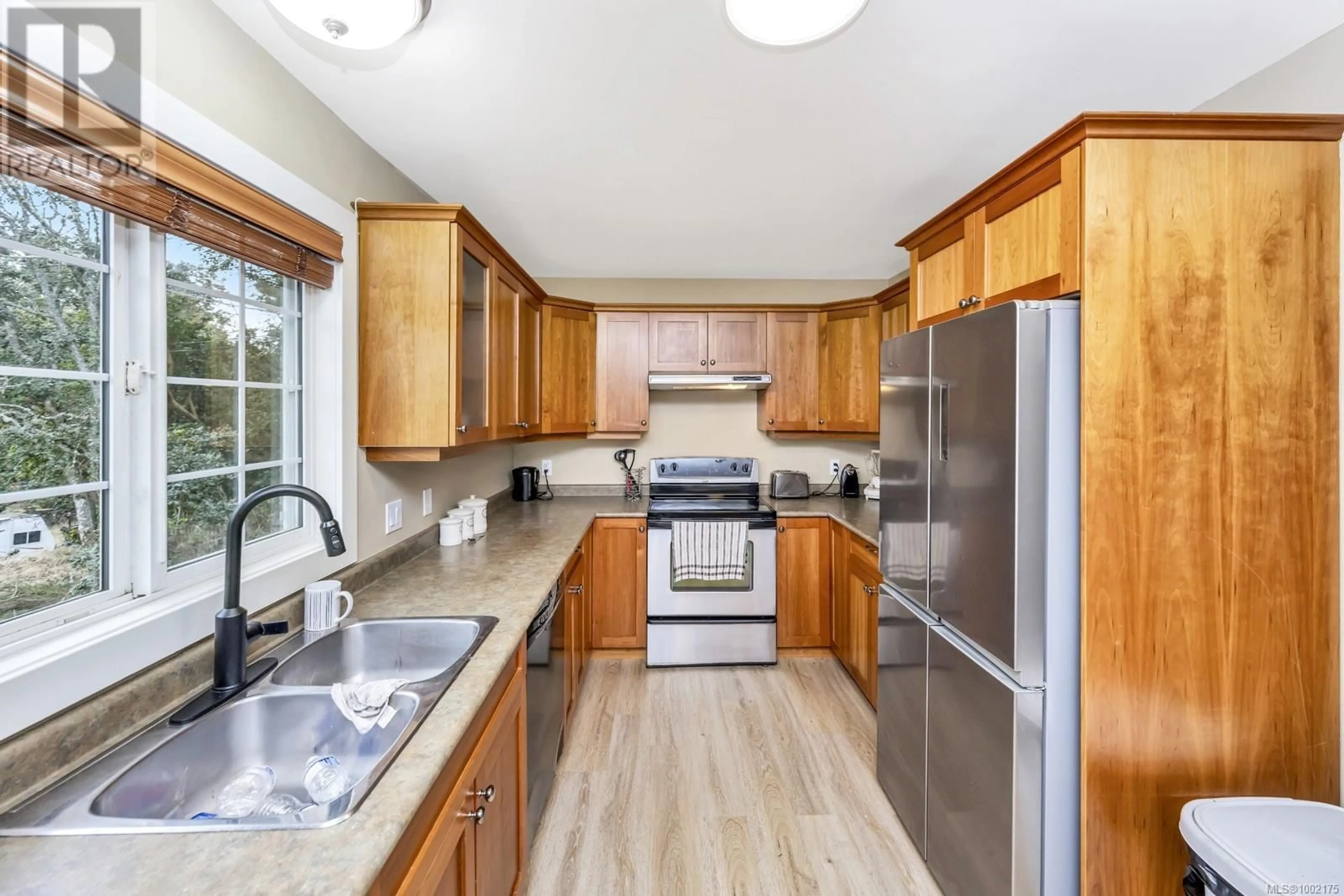 Standard kitchen, ceramic/tile floor for 2586 RAINVILLE ROAD, Langford British Columbia V9B3N1