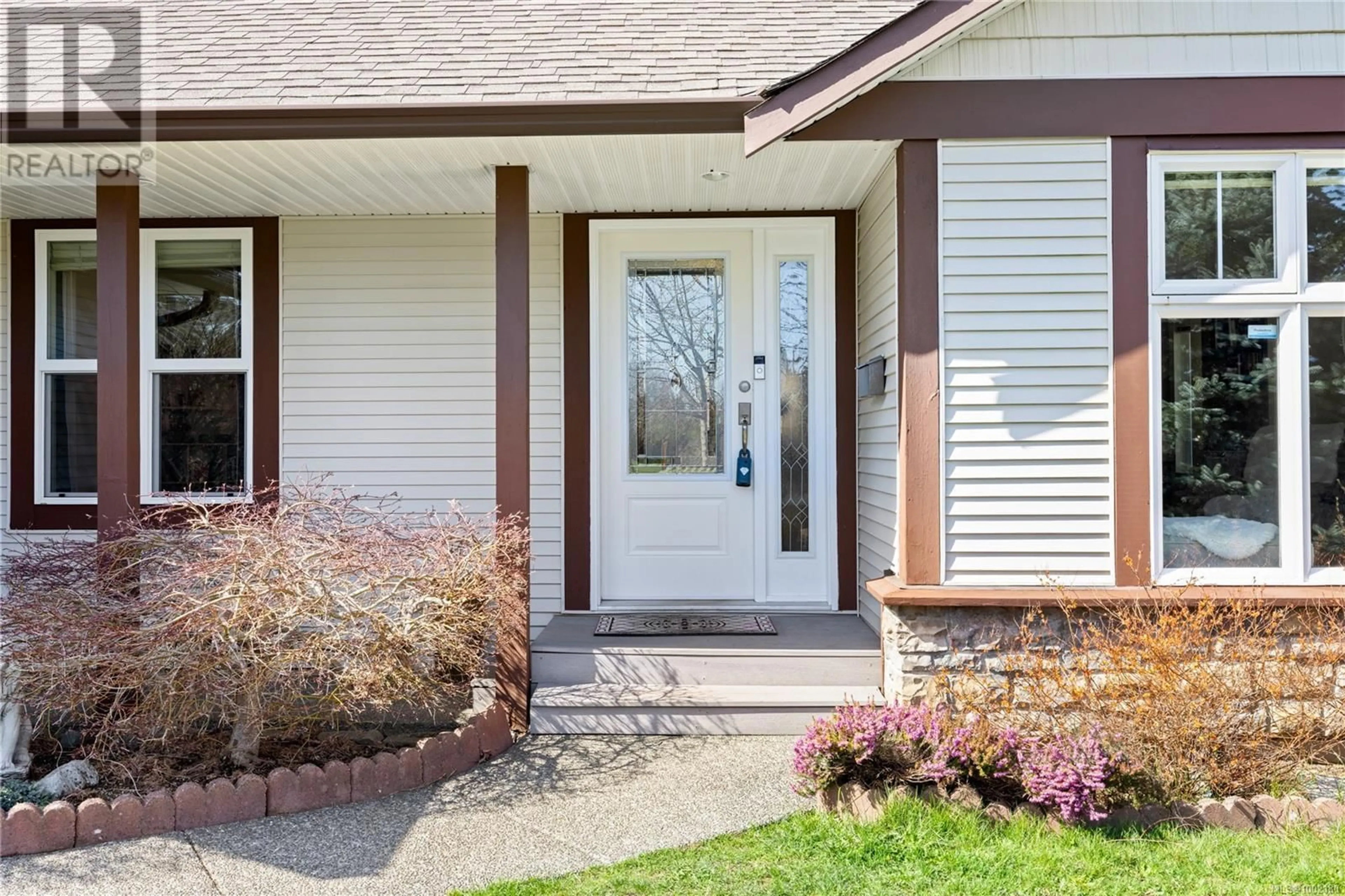 Home with vinyl exterior material, street for 2848 BRYDEN PLACE, Courtenay British Columbia V9N4B5