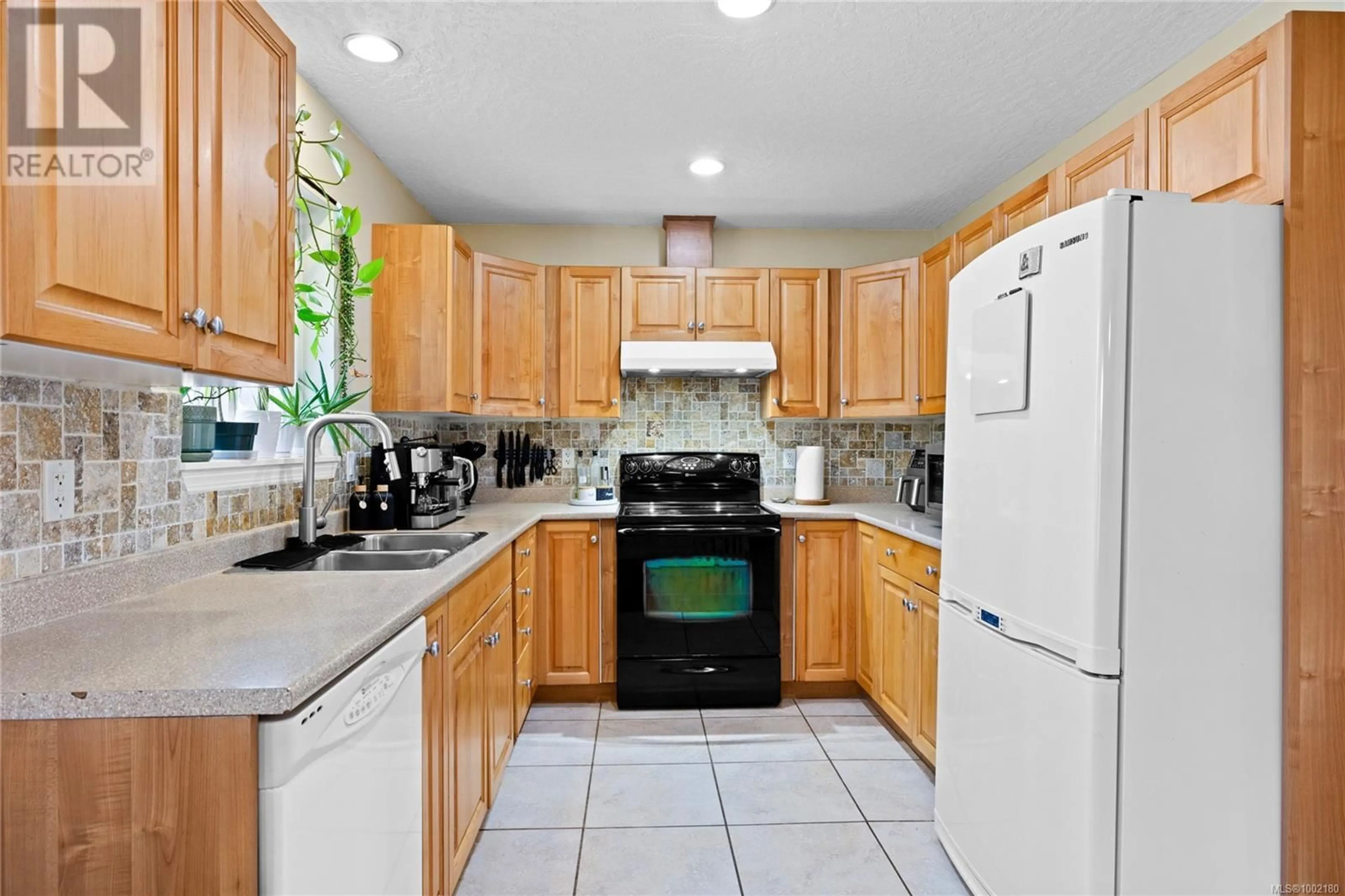 Standard kitchen, ceramic/tile floor for 2848 BRYDEN PLACE, Courtenay British Columbia V9N4B5