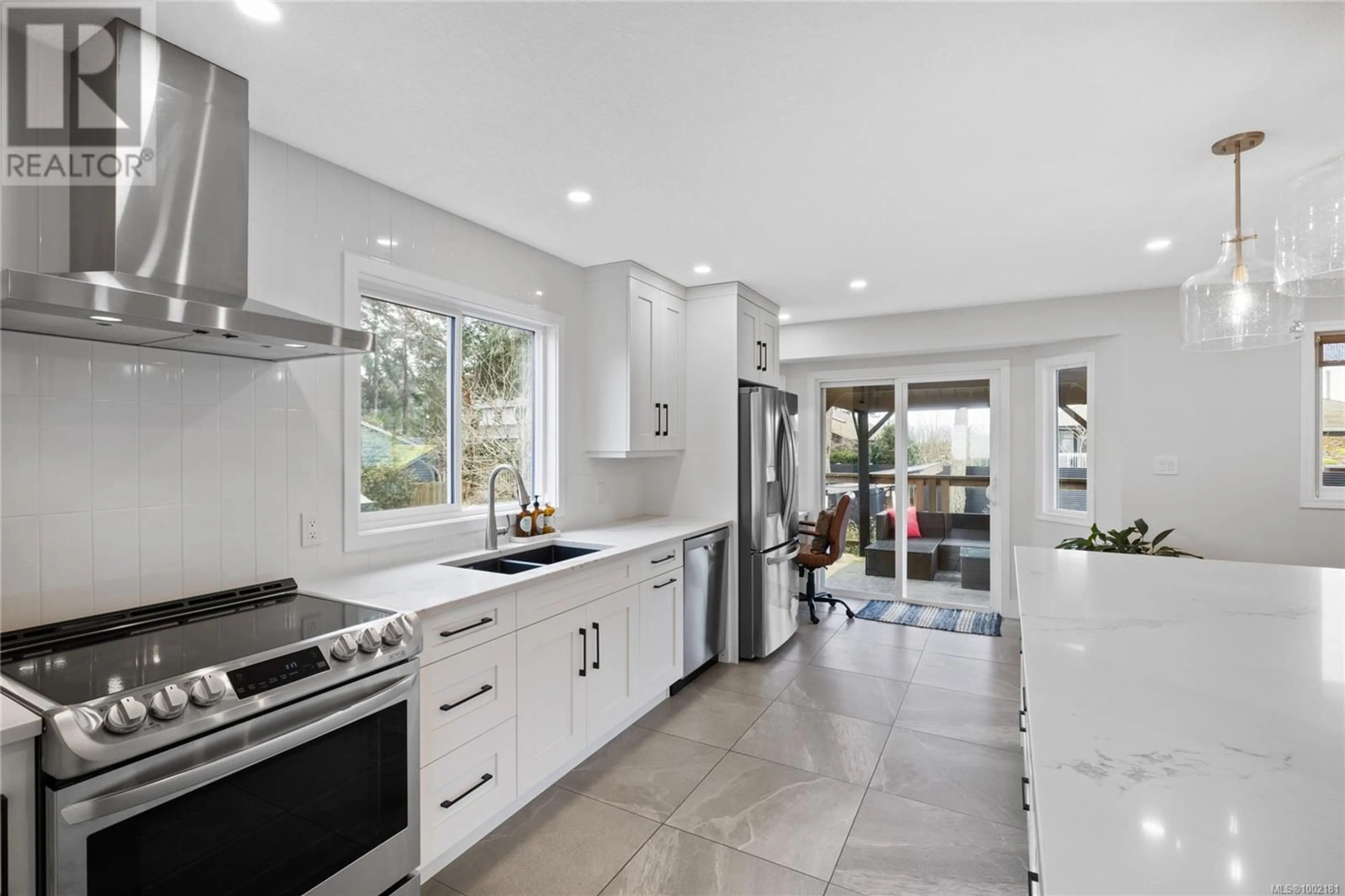 Contemporary kitchen, ceramic/tile floor for 1401 PILOT WAY, Nanoose Bay British Columbia V9P9B8