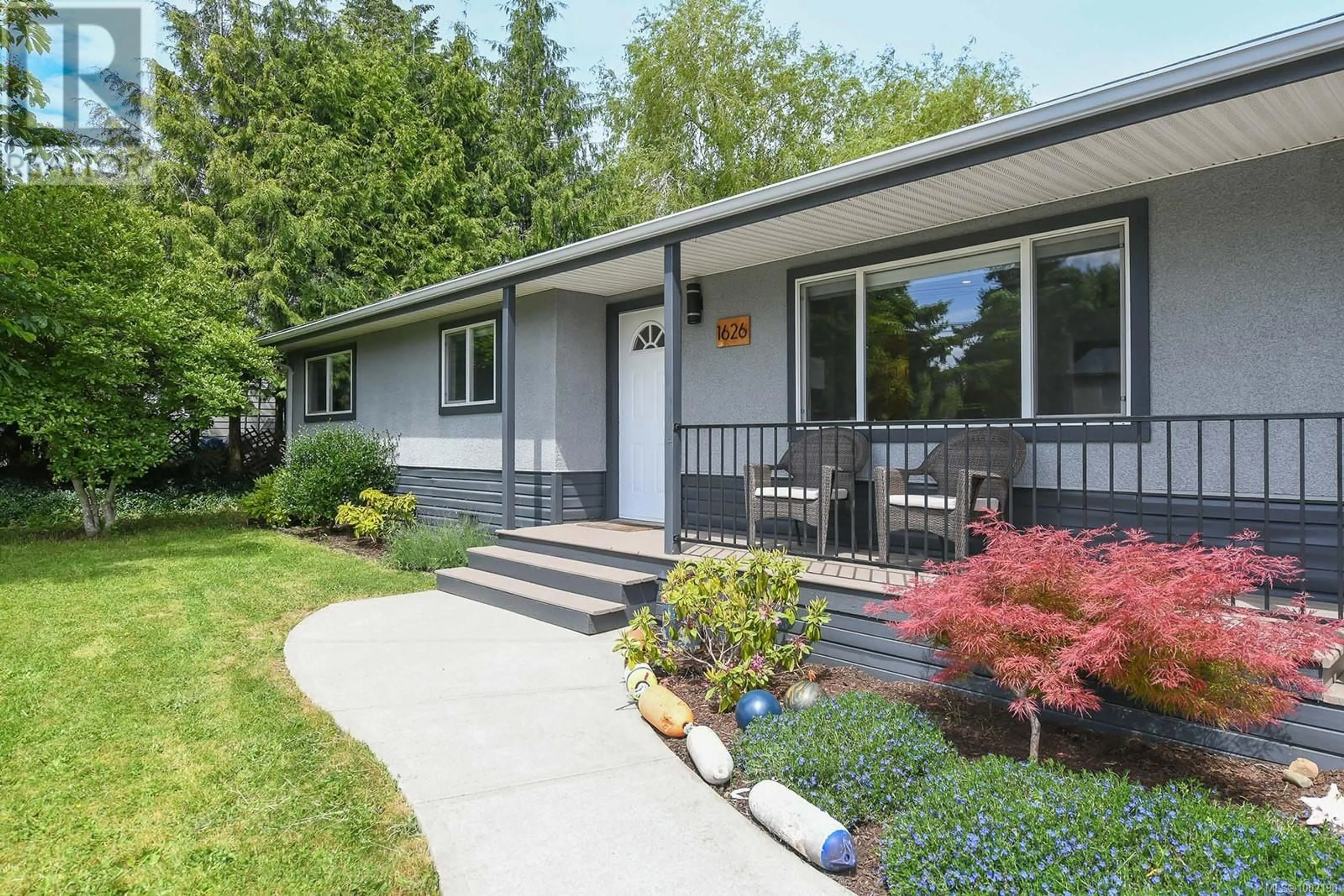 Home with vinyl exterior material, street for 1626 NOEL AVENUE, Comox British Columbia V9M3K3