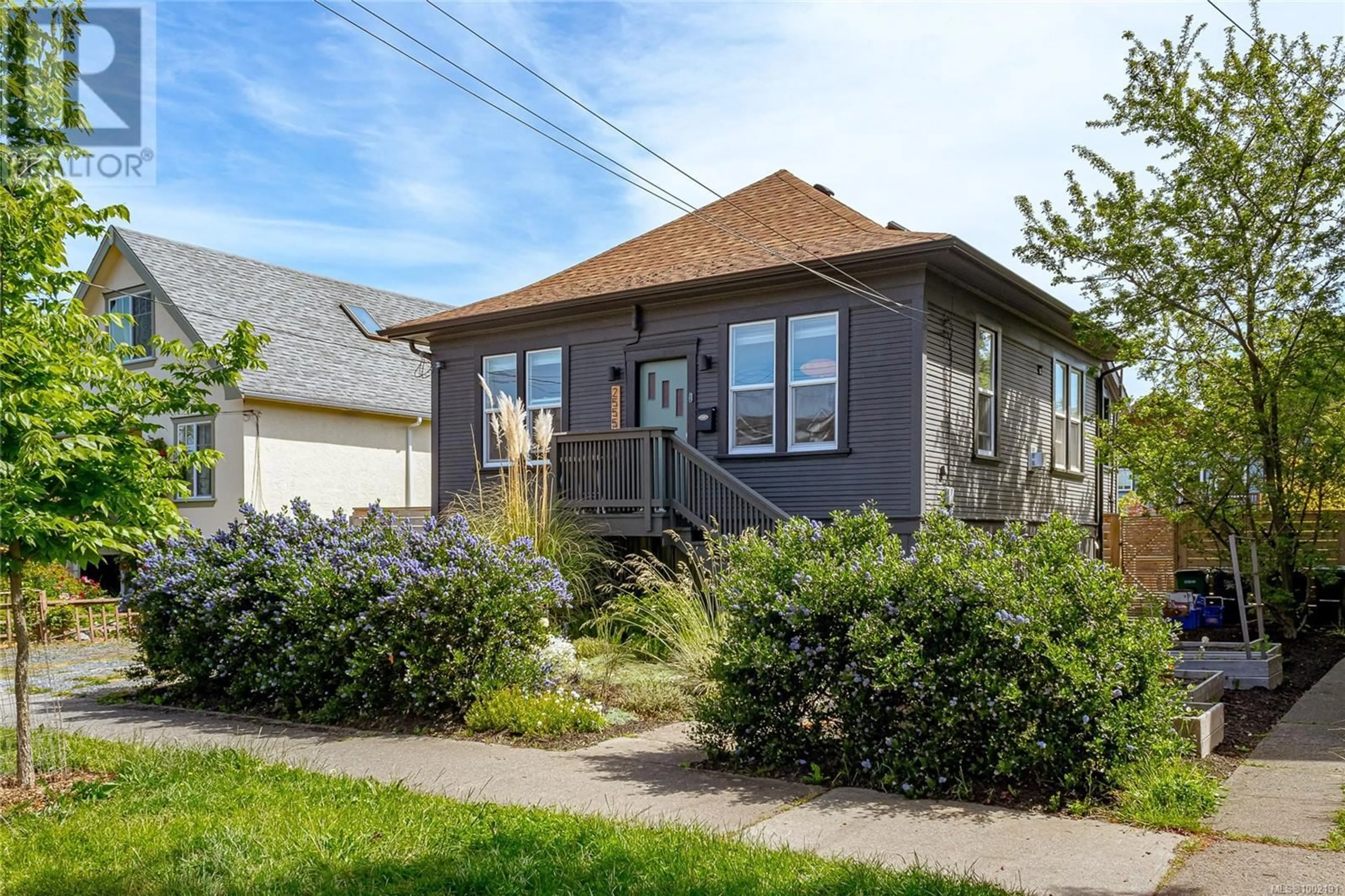 Unknown for 2555 PRIOR STREET, Victoria British Columbia V8T3X5