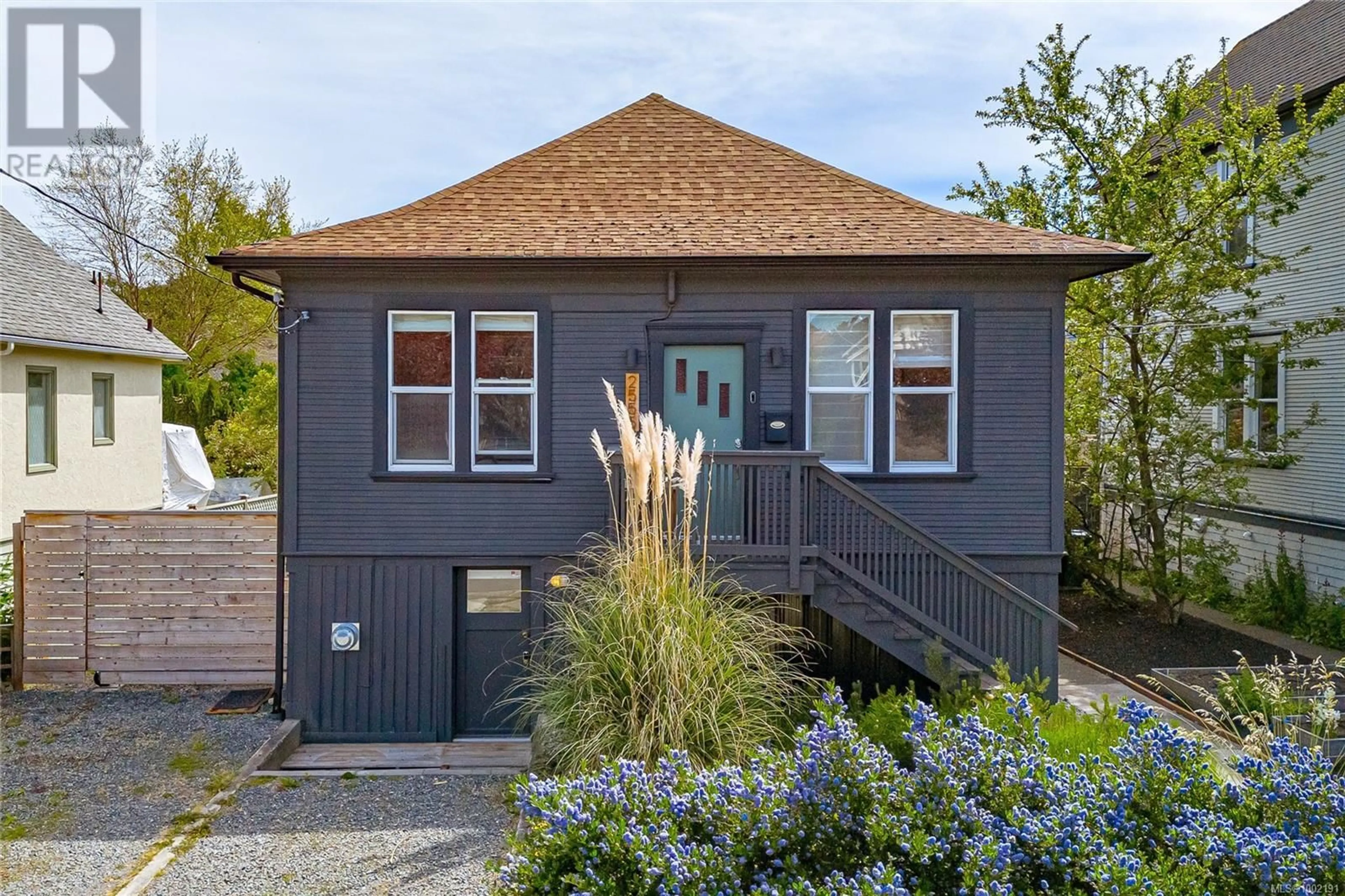 Unknown for 2555 PRIOR STREET, Victoria British Columbia V8T3X5
