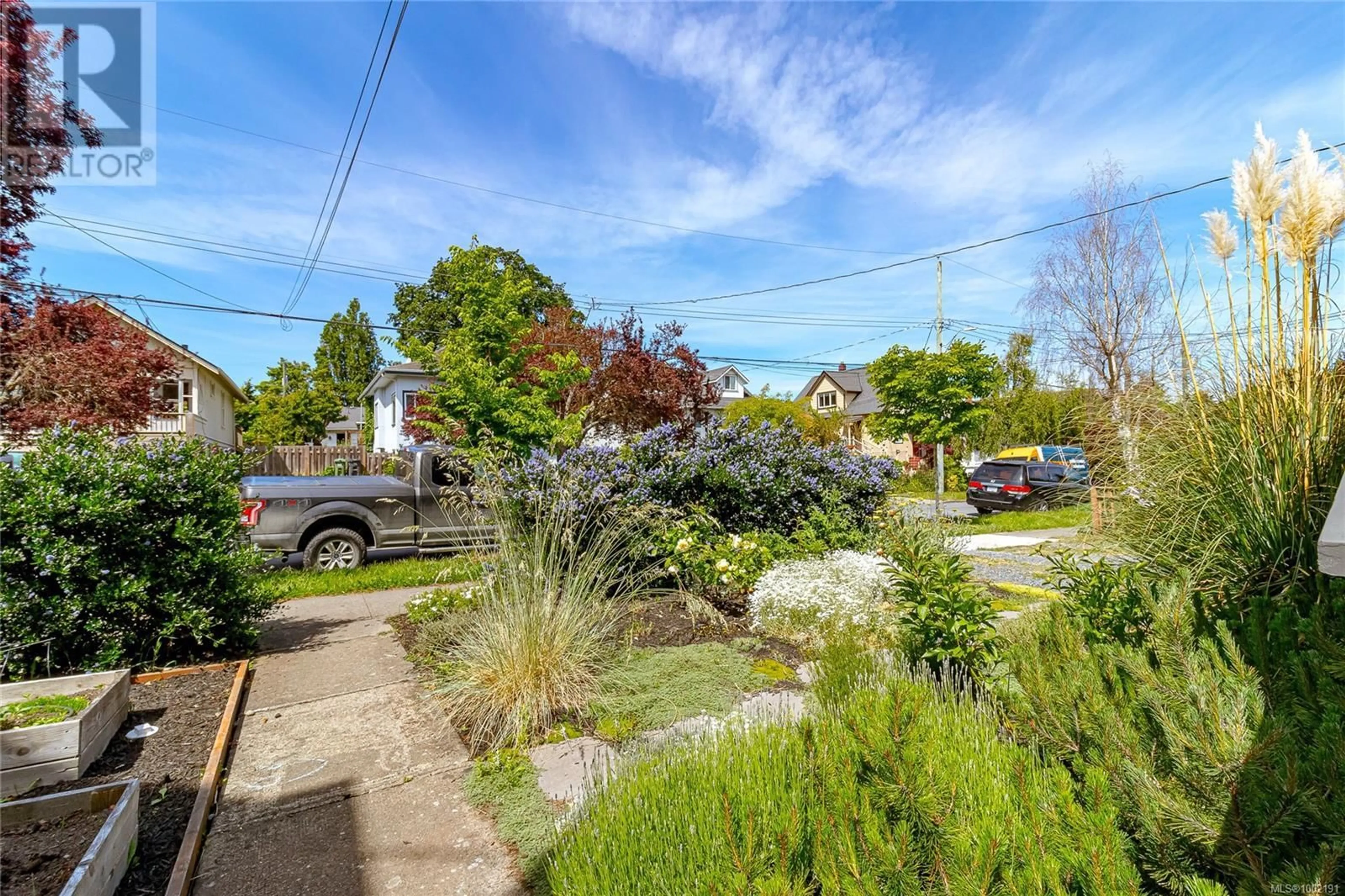 A pic from outside/outdoor area/front of a property/back of a property/a pic from drone, street for 2555 PRIOR STREET, Victoria British Columbia V8T3X5