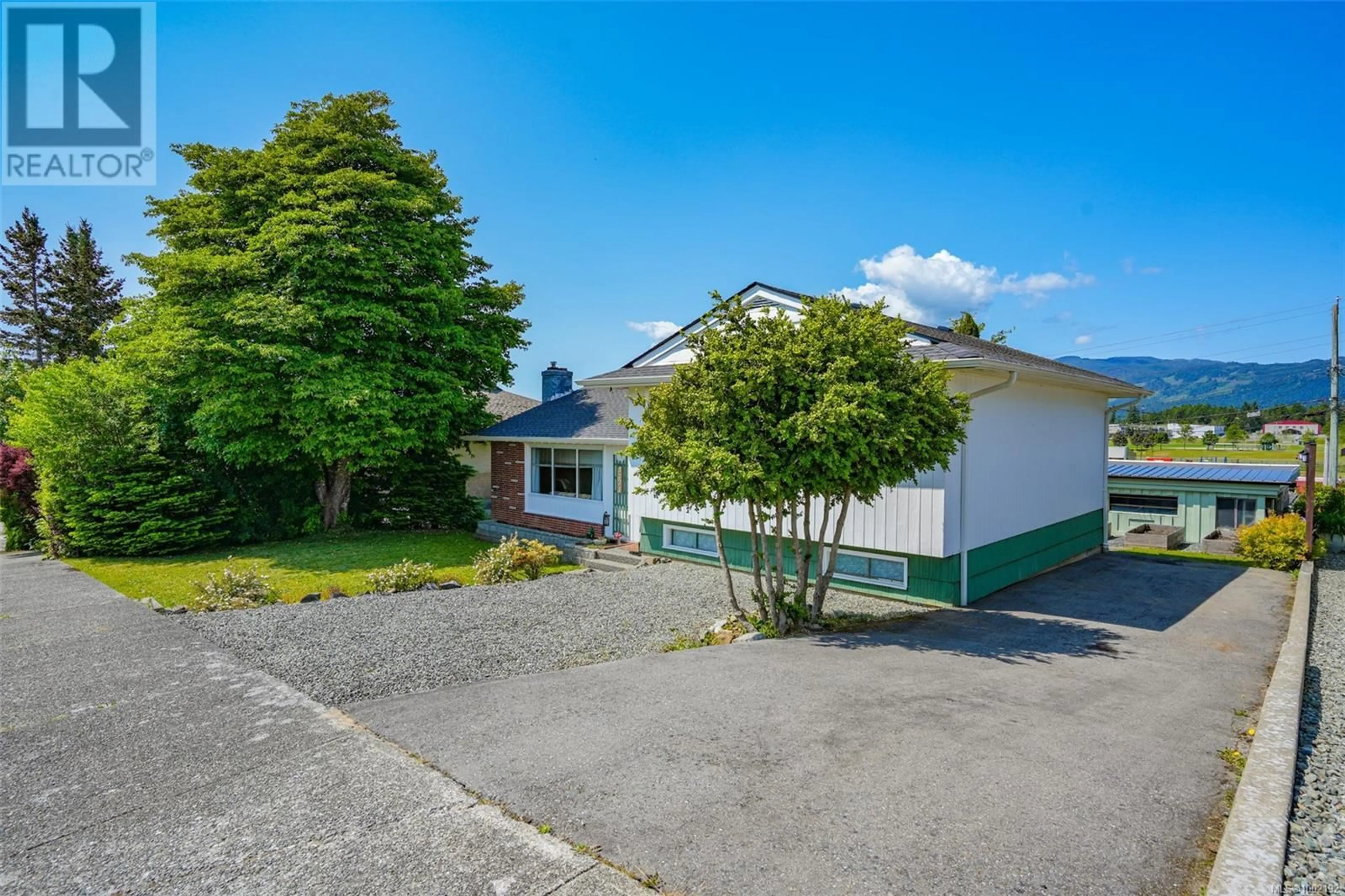 A pic from outside/outdoor area/front of a property/back of a property/a pic from drone, street for 3771 EXTON STREET, Port Alberni British Columbia V9Y3Y1