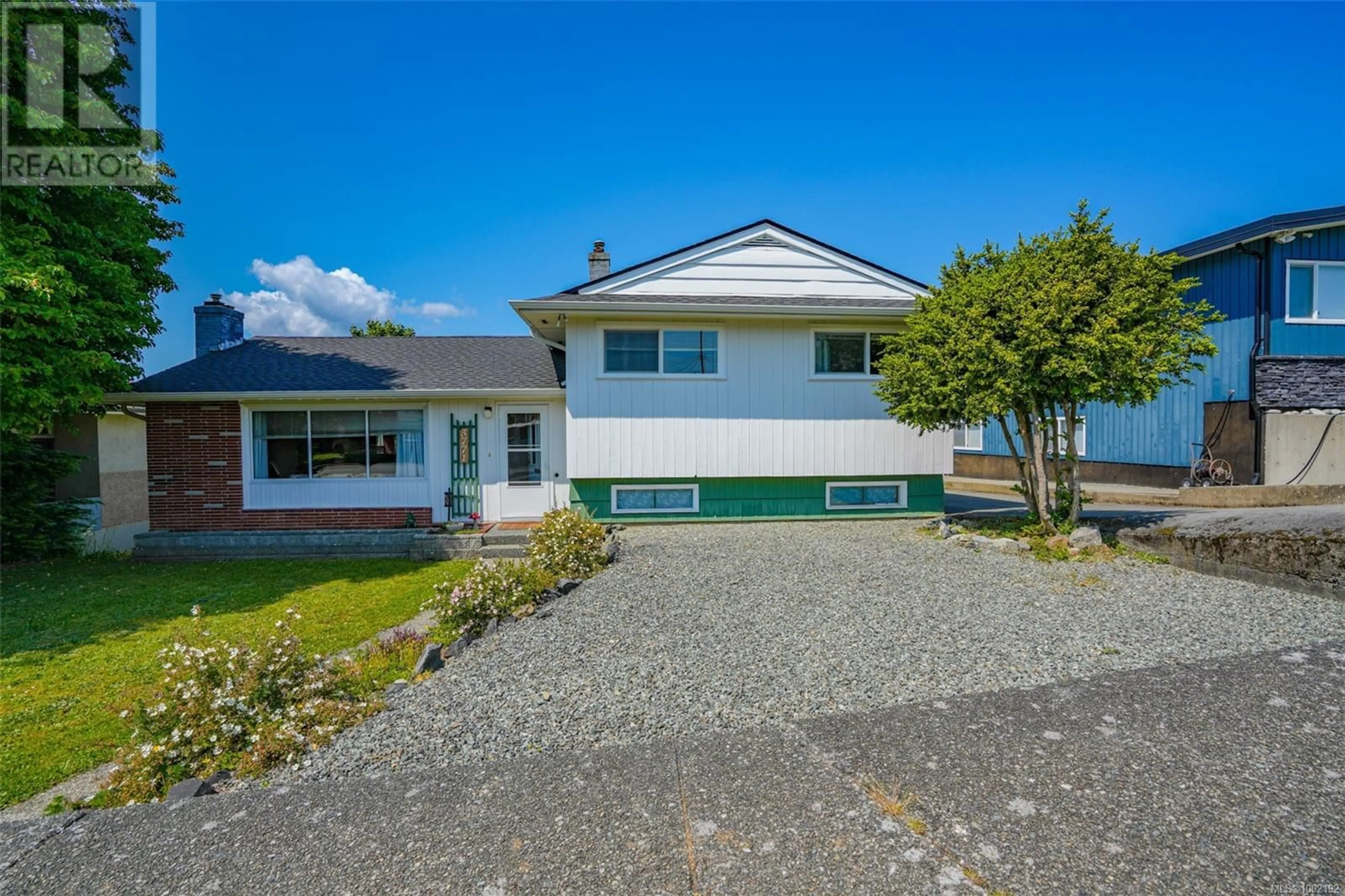 A pic from outside/outdoor area/front of a property/back of a property/a pic from drone, street for 3771 EXTON STREET, Port Alberni British Columbia V9Y3Y1