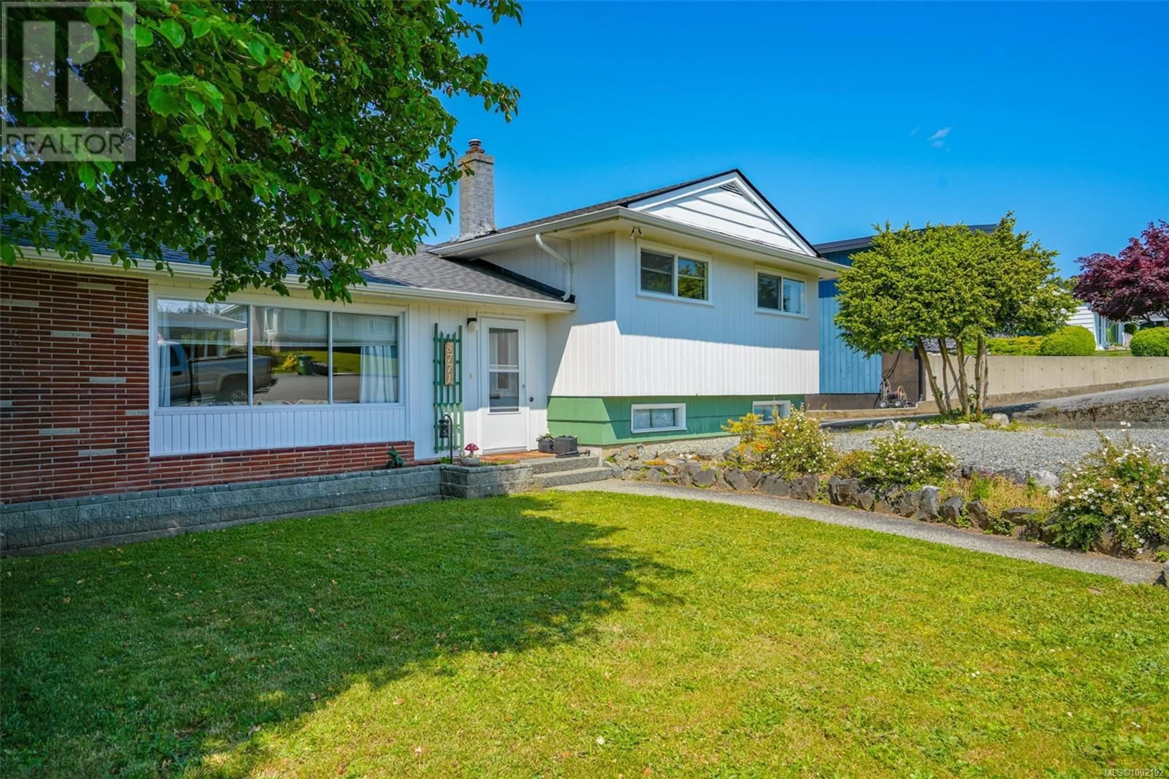 A pic from outside/outdoor area/front of a property/back of a property/a pic from drone, street for 3771 EXTON STREET, Port Alberni British Columbia V9Y3Y1