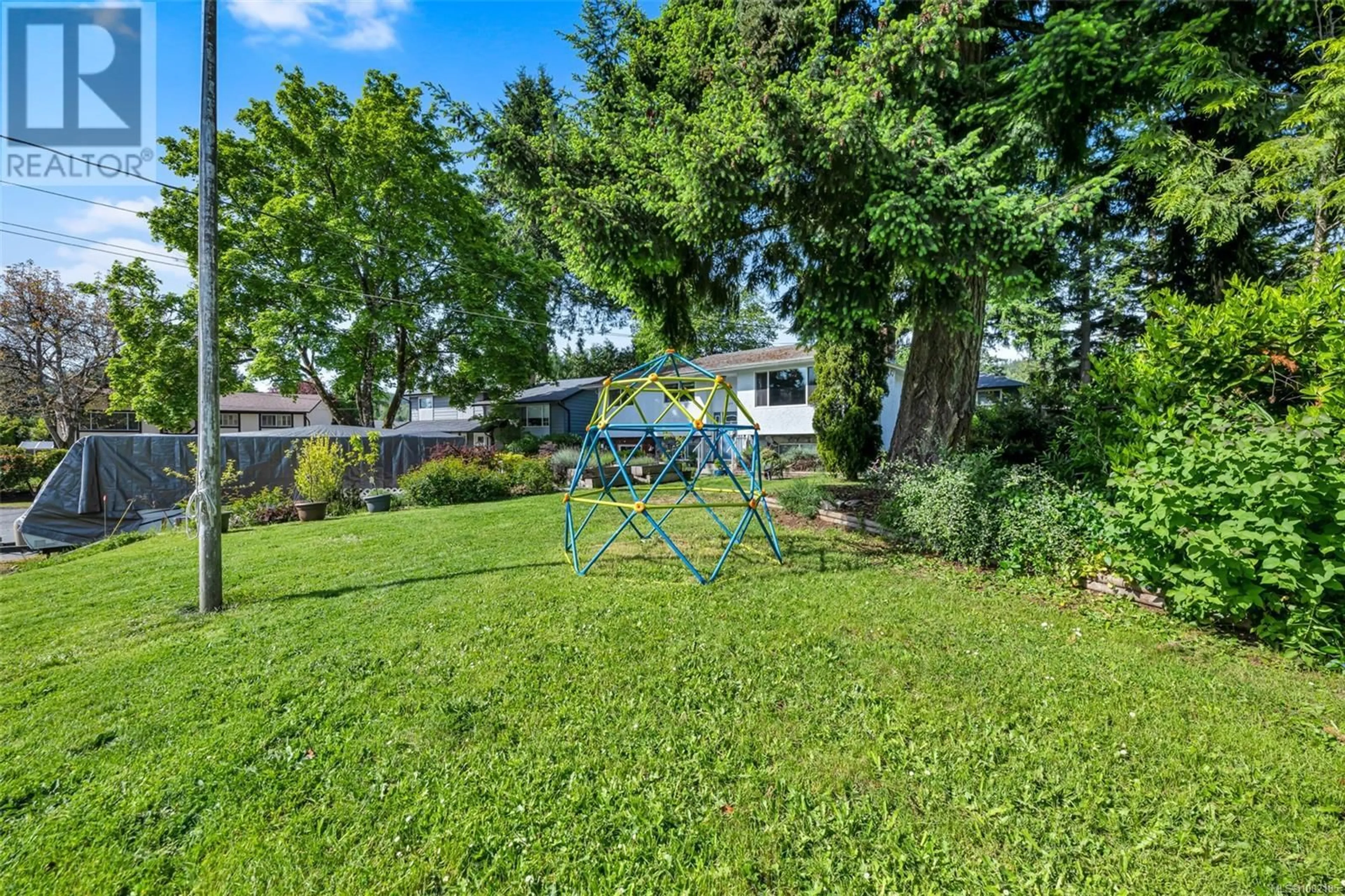 A pic from outside/outdoor area/front of a property/back of a property/a pic from drone, unknown for 2912 CORRINE PLACE, Langford British Columbia V9B4R7