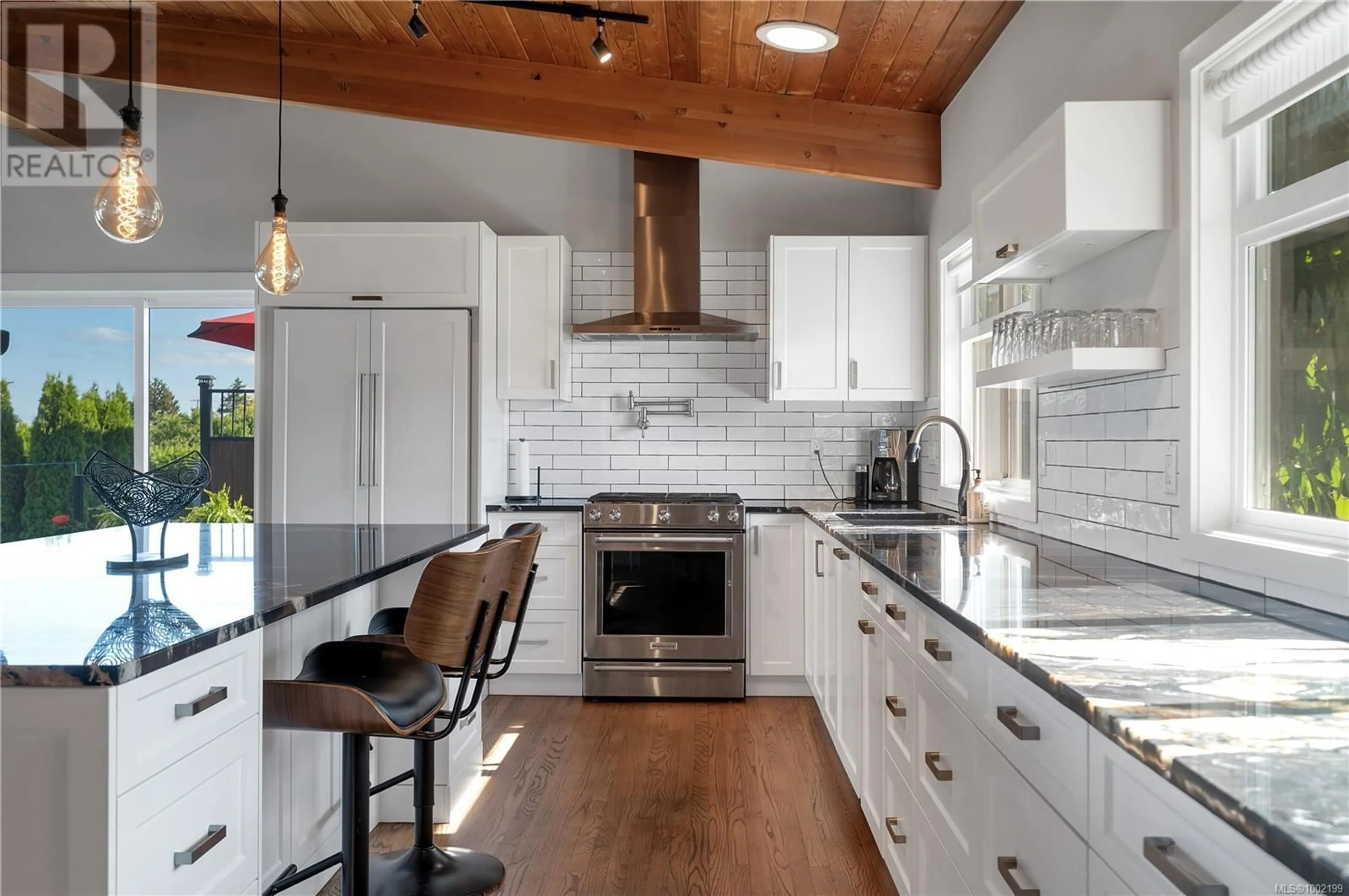 Contemporary kitchen, ceramic/tile floor for 235 THULIN STREET SOUTH, Campbell River British Columbia V9W2J9