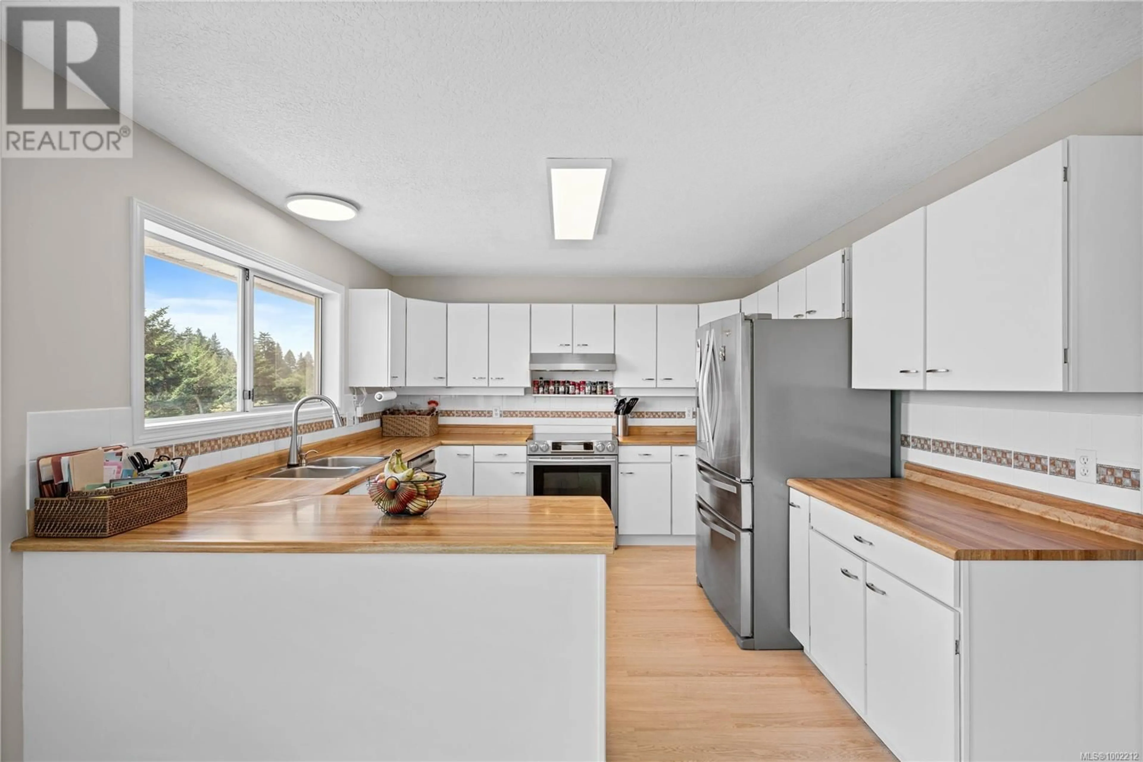 Open concept kitchen, unknown for 372 CRYSTALVIEW TERRACE, Langford British Columbia V9B5S5