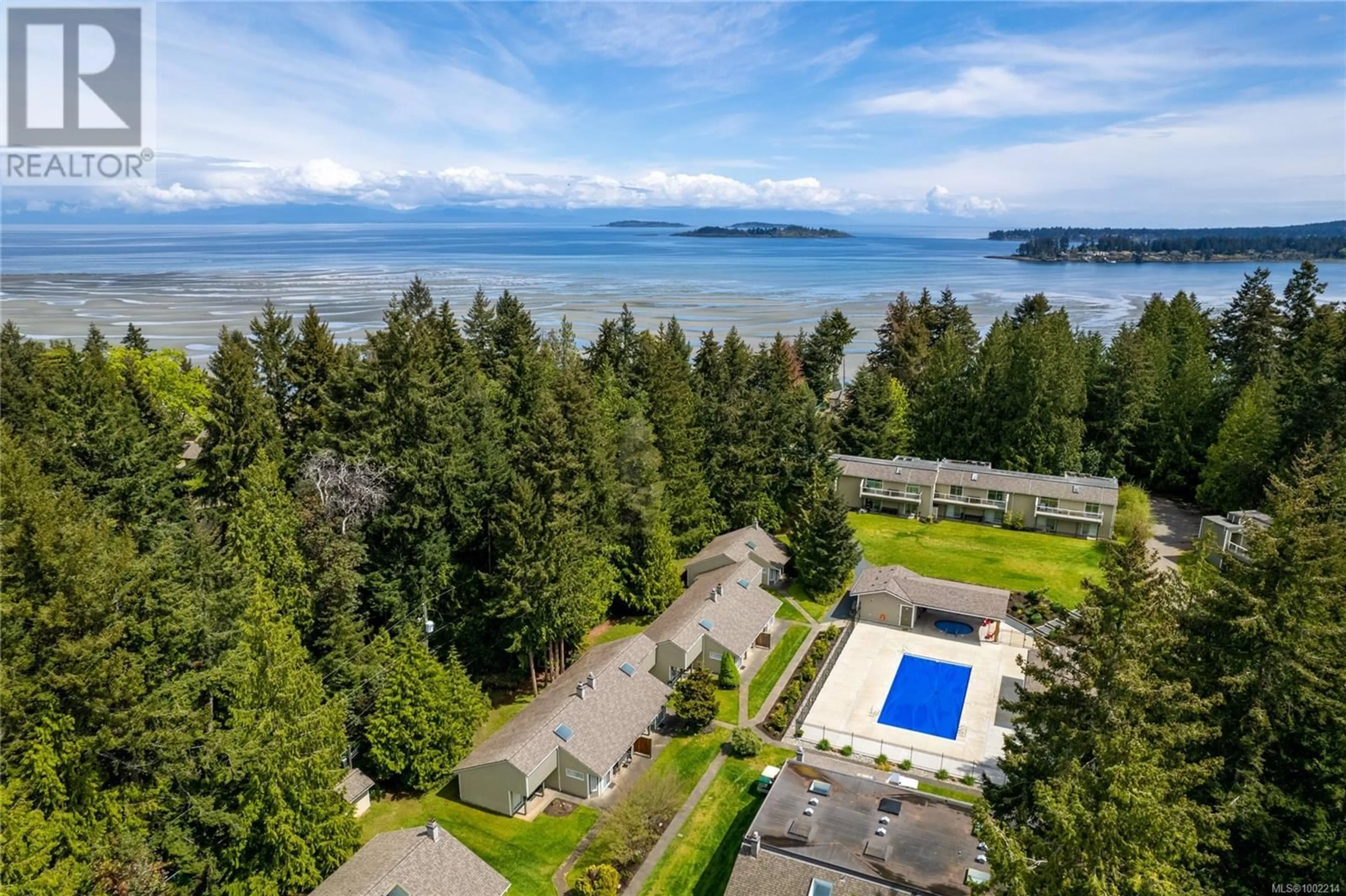 A pic from outside/outdoor area/front of a property/back of a property/a pic from drone, water/lake/river/ocean view for 76 - 1135 RESORT DRIVE, Parksville British Columbia V9P2T6