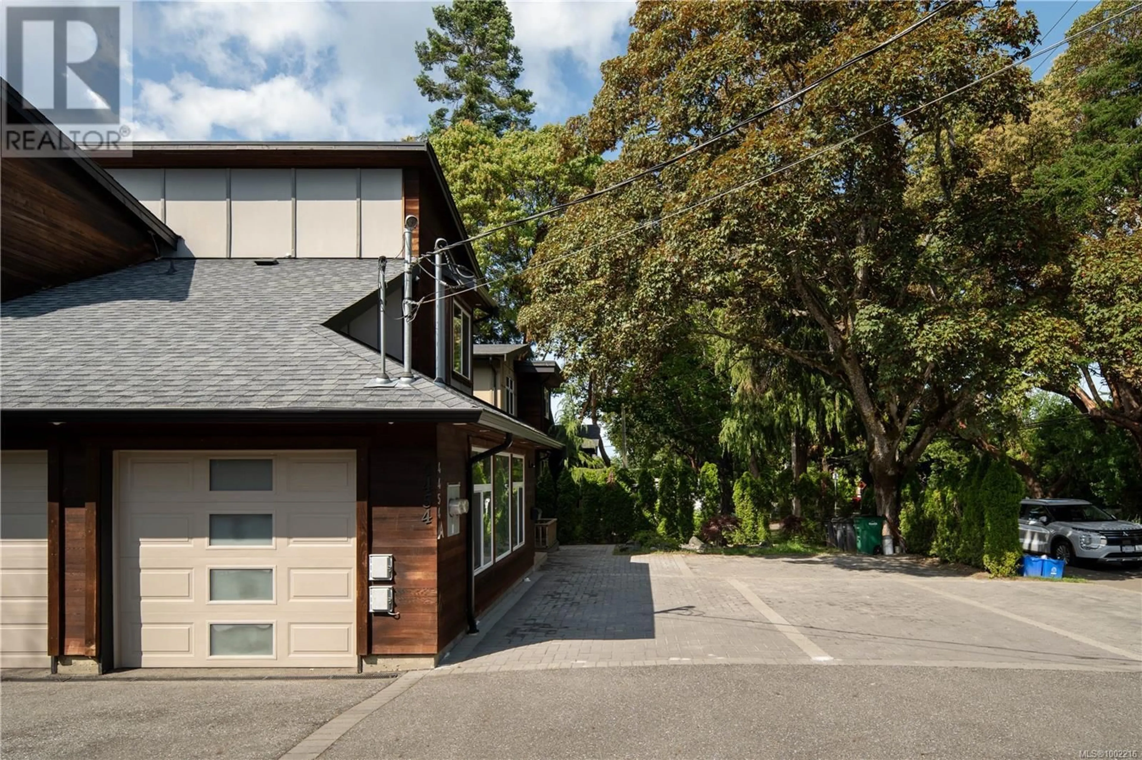 A pic from outside/outdoor area/front of a property/back of a property/a pic from drone, street for A - 4454 TYNDALL AVENUE, Saanich British Columbia V8N3S1