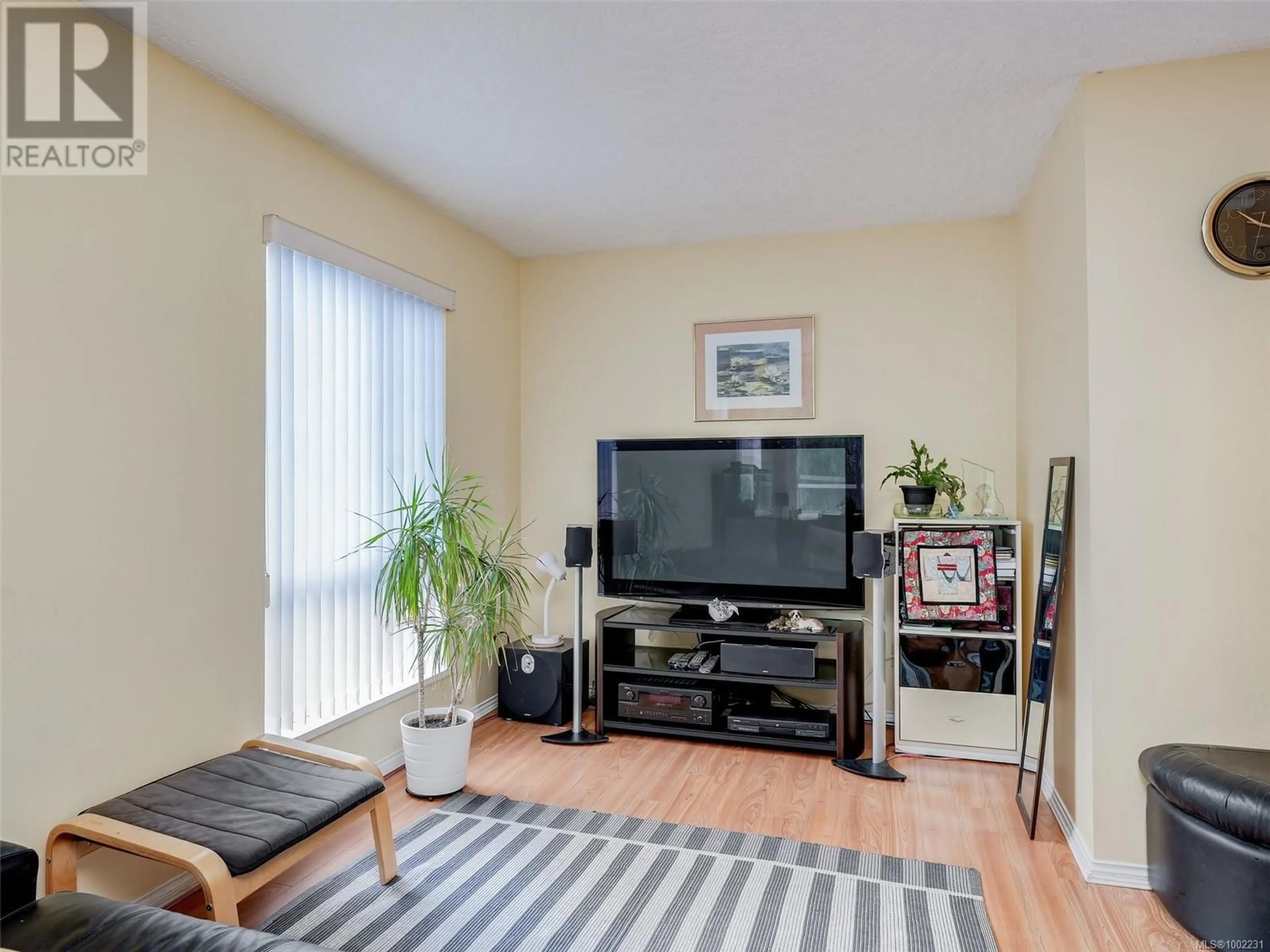 Living room with furniture, unknown for 402 - 649 BAY STREET, Victoria British Columbia V8T5H8