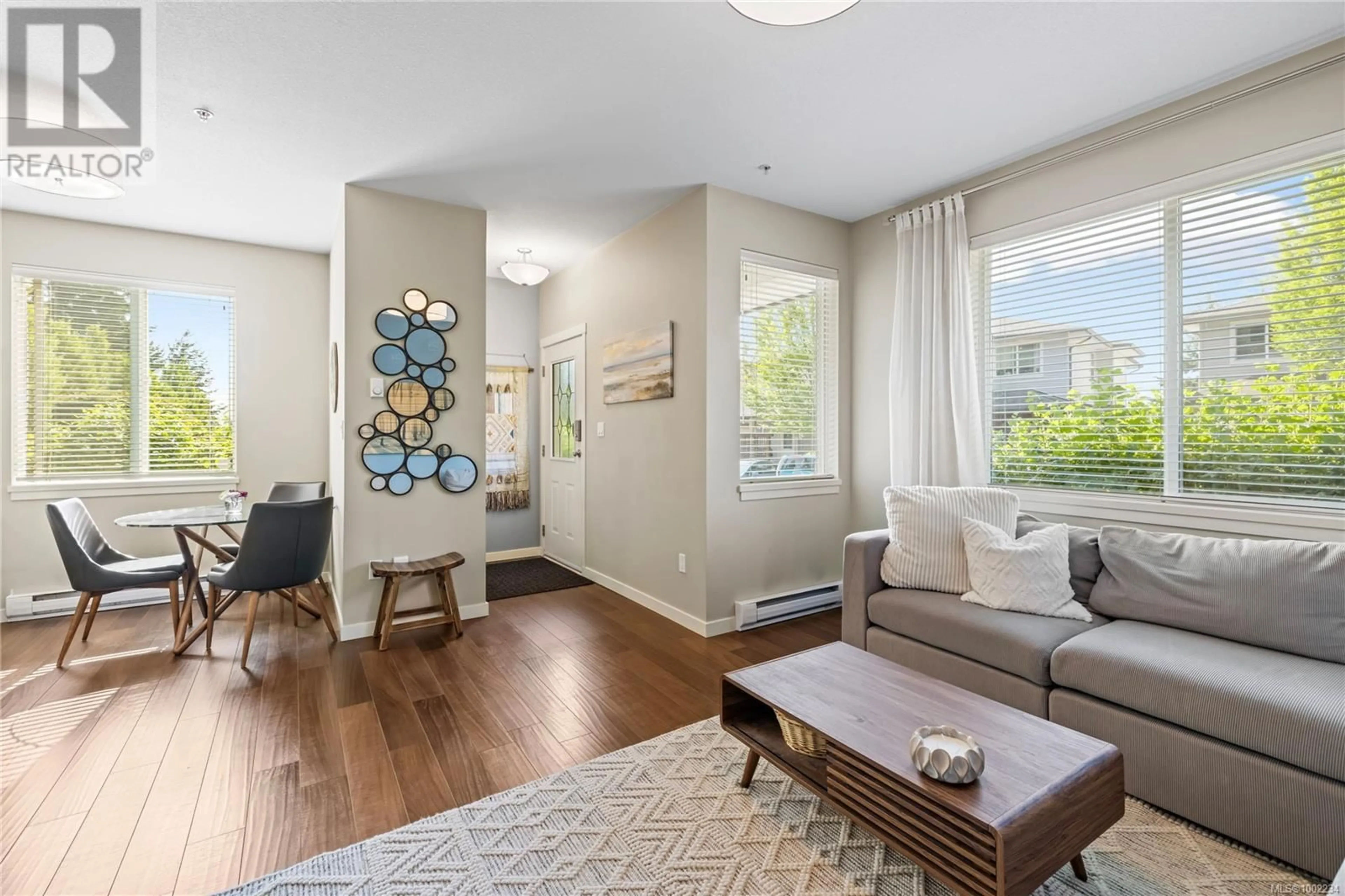 Living room with furniture, wood/laminate floor for 102 - 2160 RIDGEMONT PLACE, Nanaimo British Columbia V9T0C8