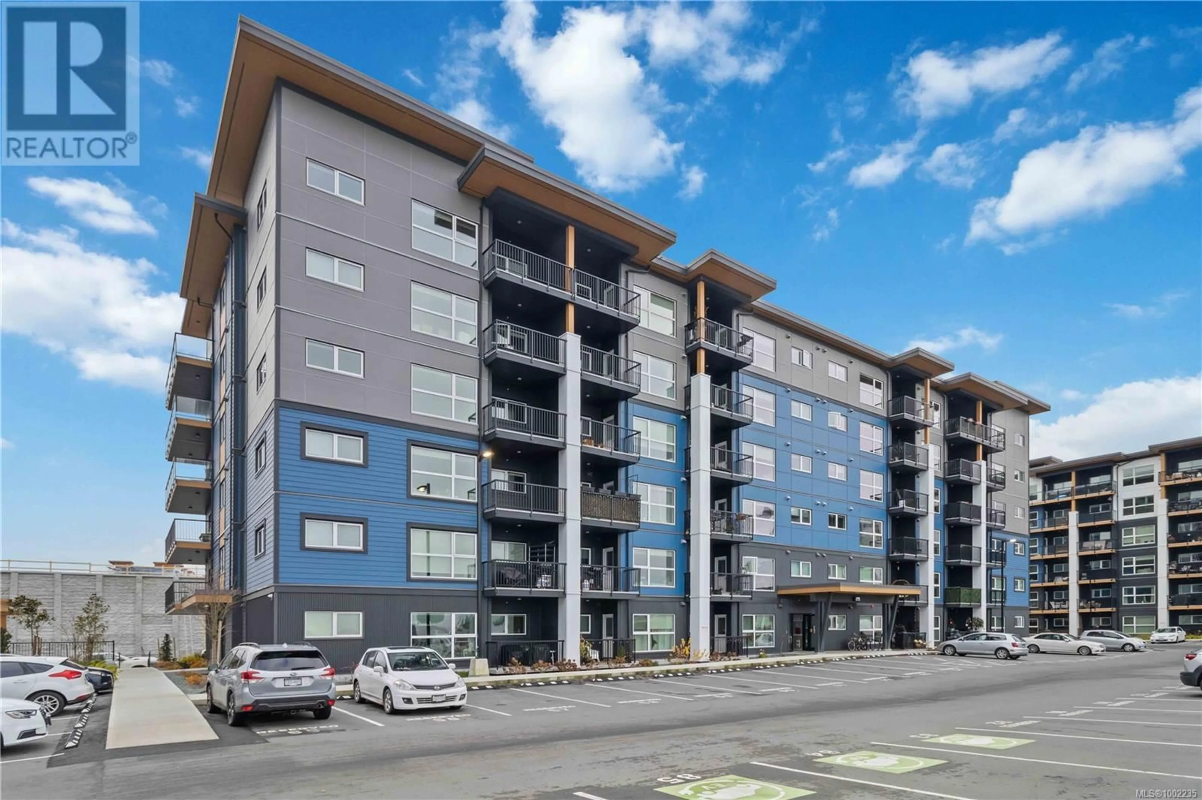 Patio, building for 111 - 2465 GATEWAY ROAD, Langford British Columbia V9B6R1