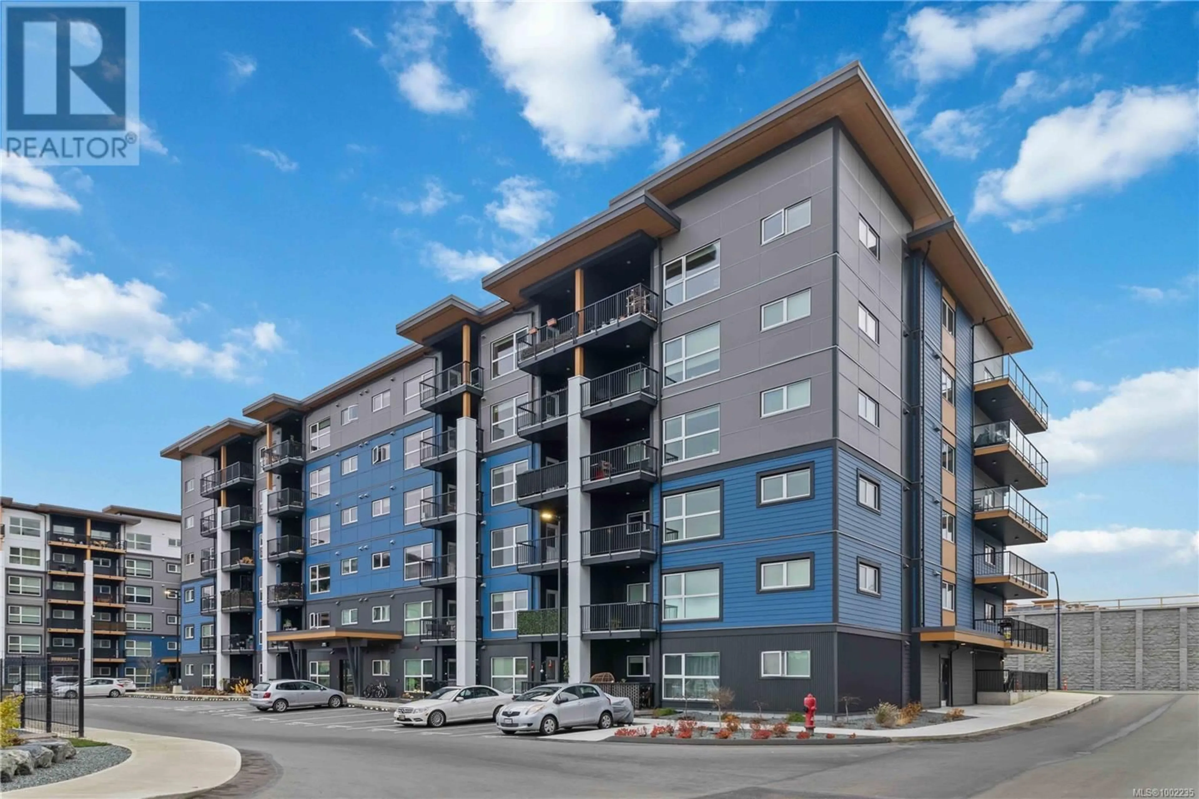 Patio, building for 111 - 2465 GATEWAY ROAD, Langford British Columbia V9B6R1