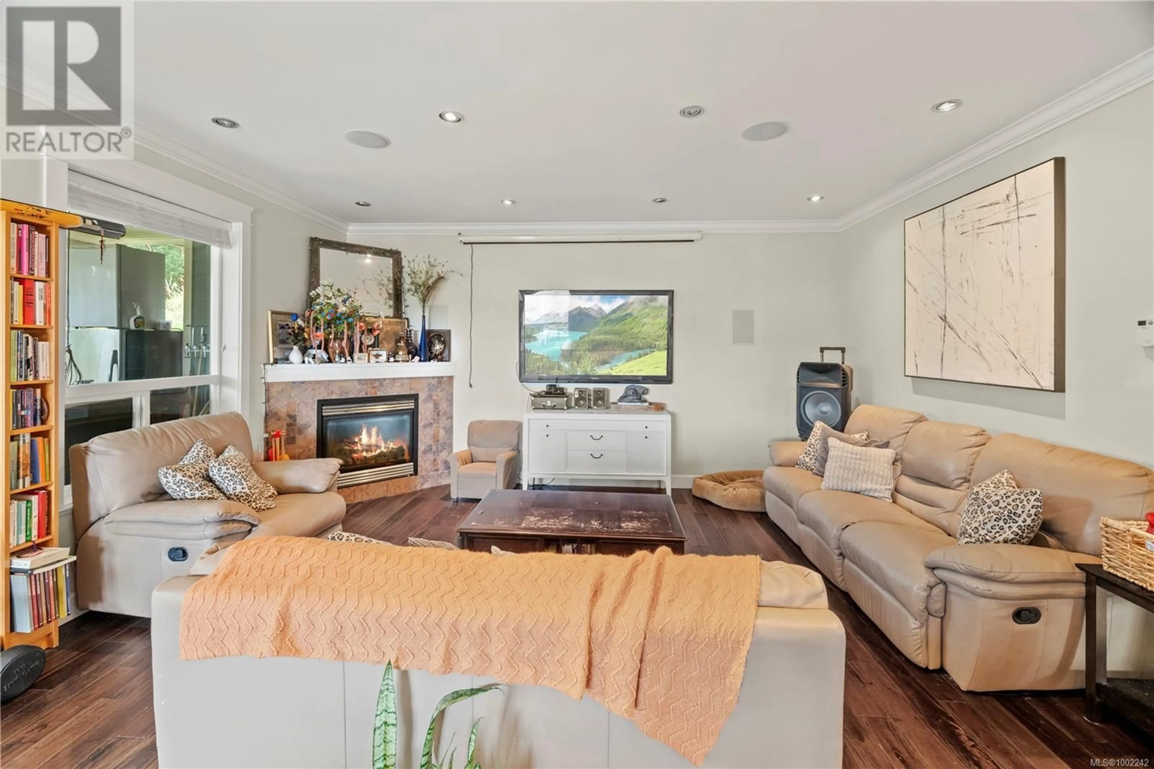Living room with furniture, unknown for 3747 RIDGE POND DRIVE, Langford British Columbia V9C4M8