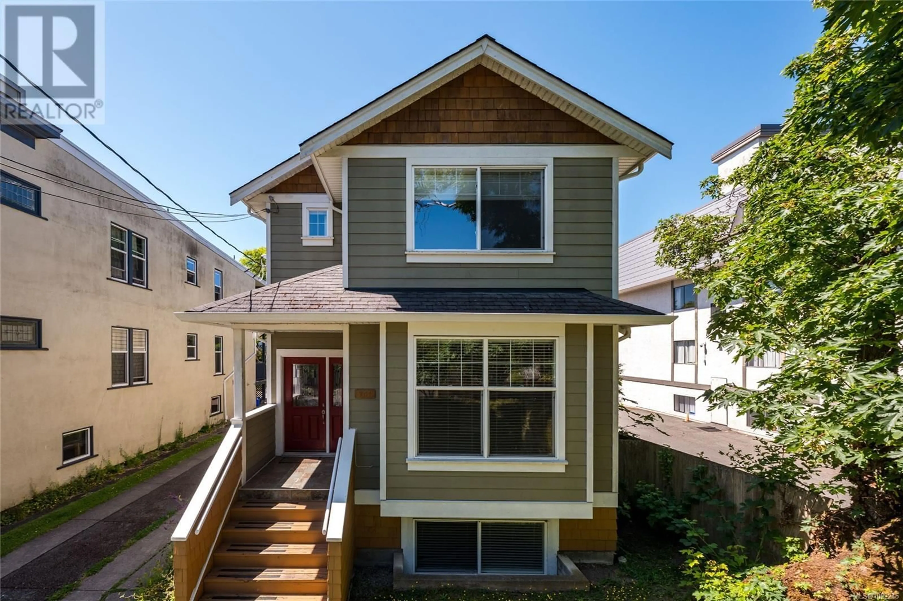 Home with vinyl exterior material, street for 257 MICHIGAN STREET, Victoria British Columbia V8V1R4