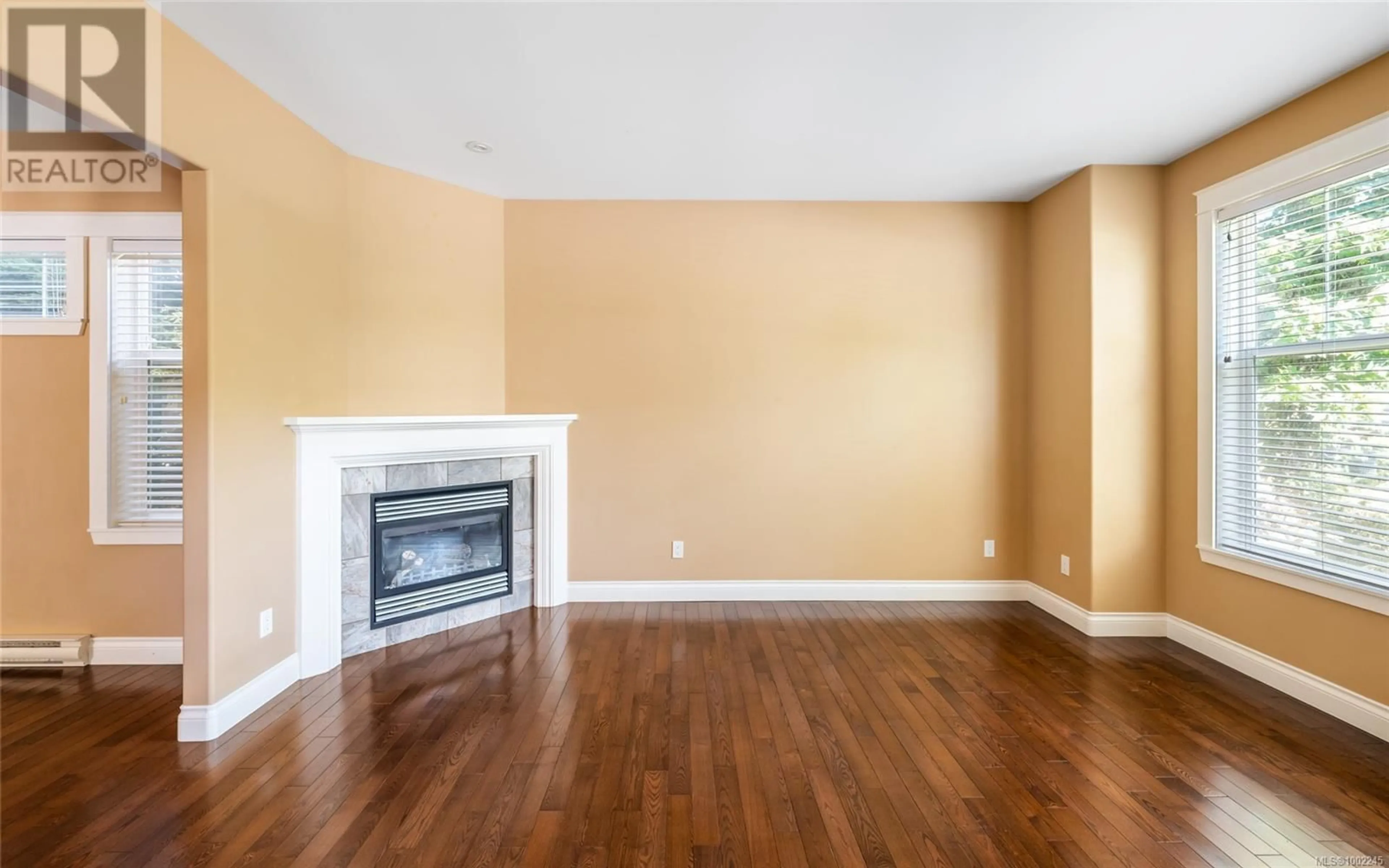Living room with furniture, wood/laminate floor for 257 MICHIGAN STREET, Victoria British Columbia V8V1R4