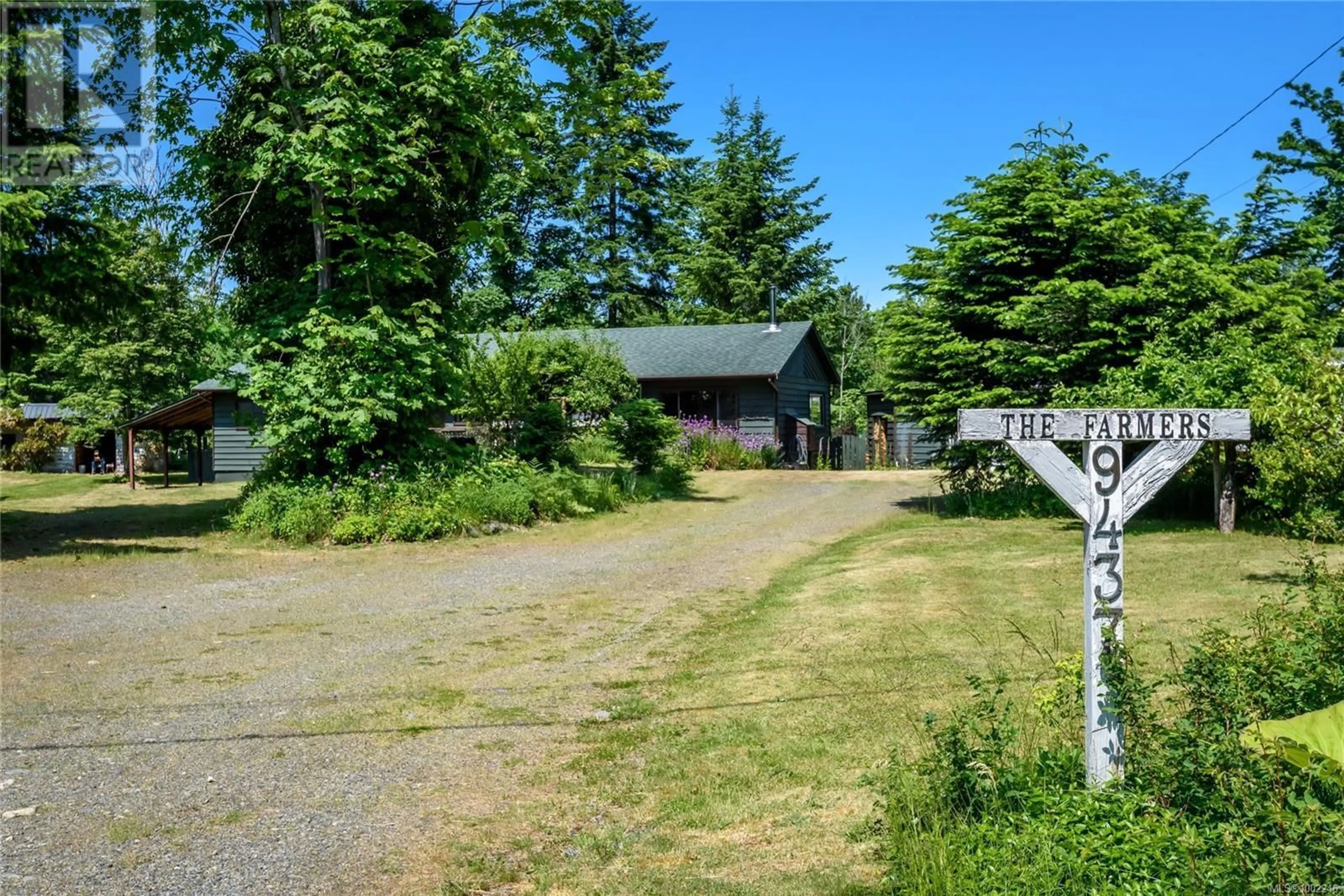 A pic from outside/outdoor area/front of a property/back of a property/a pic from drone, unknown for 9437 MARTIN PARK DRIVE, Black Creek British Columbia V9J1C3