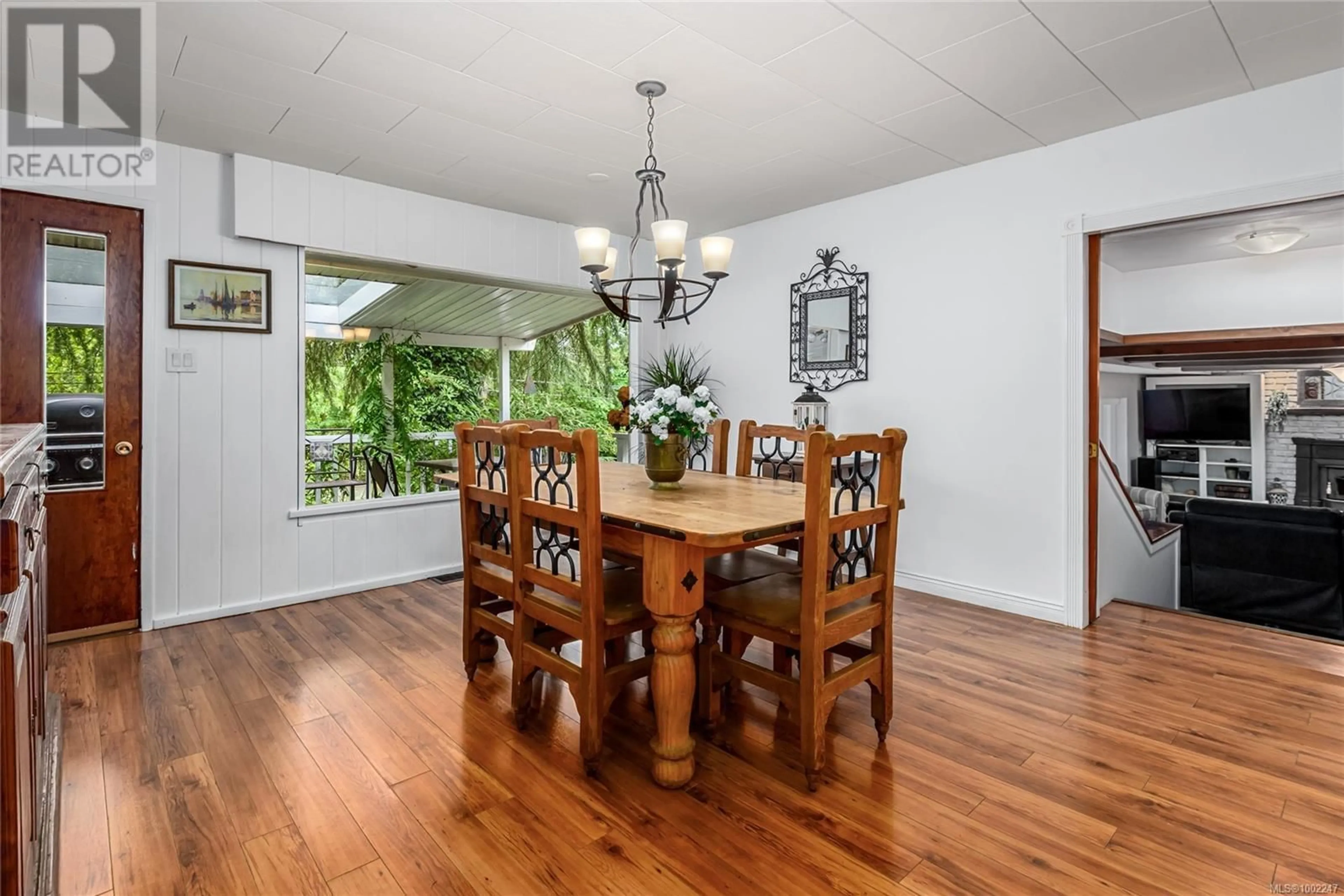 Dining room, wood/laminate floor for 2840 BACK ROAD, Courtenay British Columbia V9N9G9
