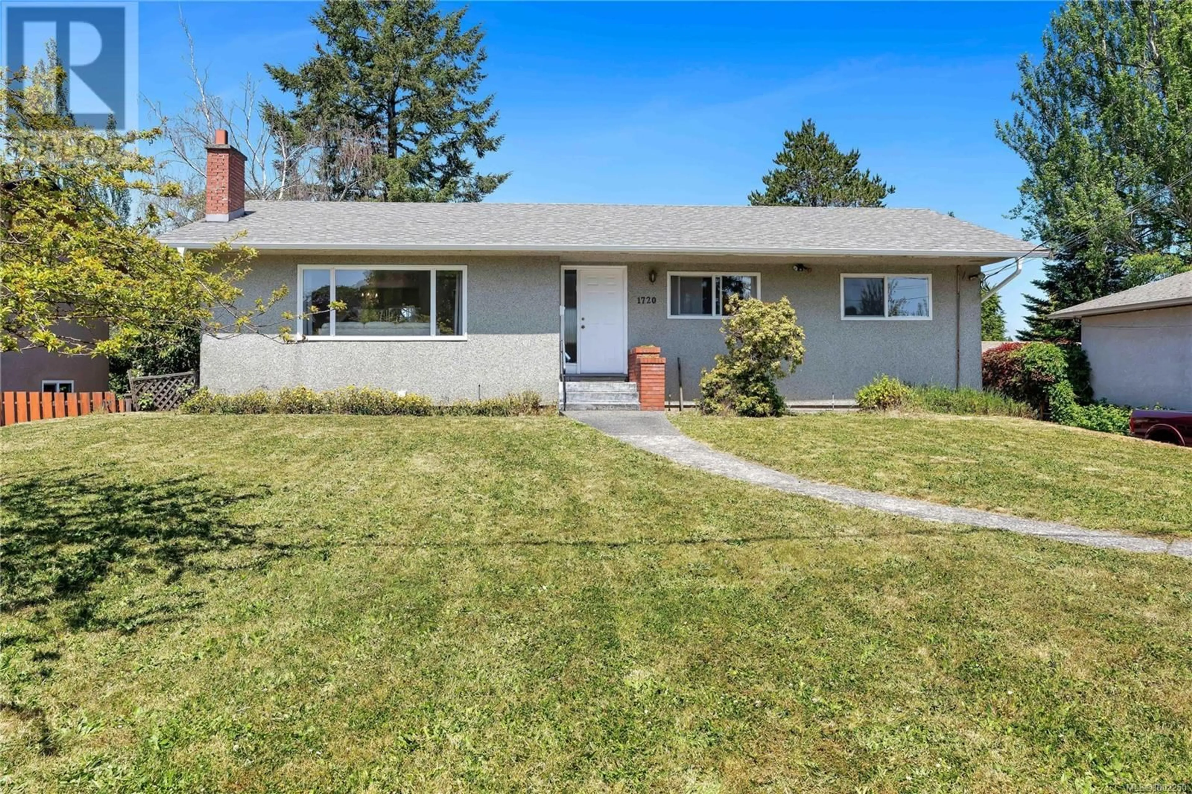 Home with vinyl exterior material, street for 1720 EARLSTON AVENUE, Saanich British Columbia V8P2Z9