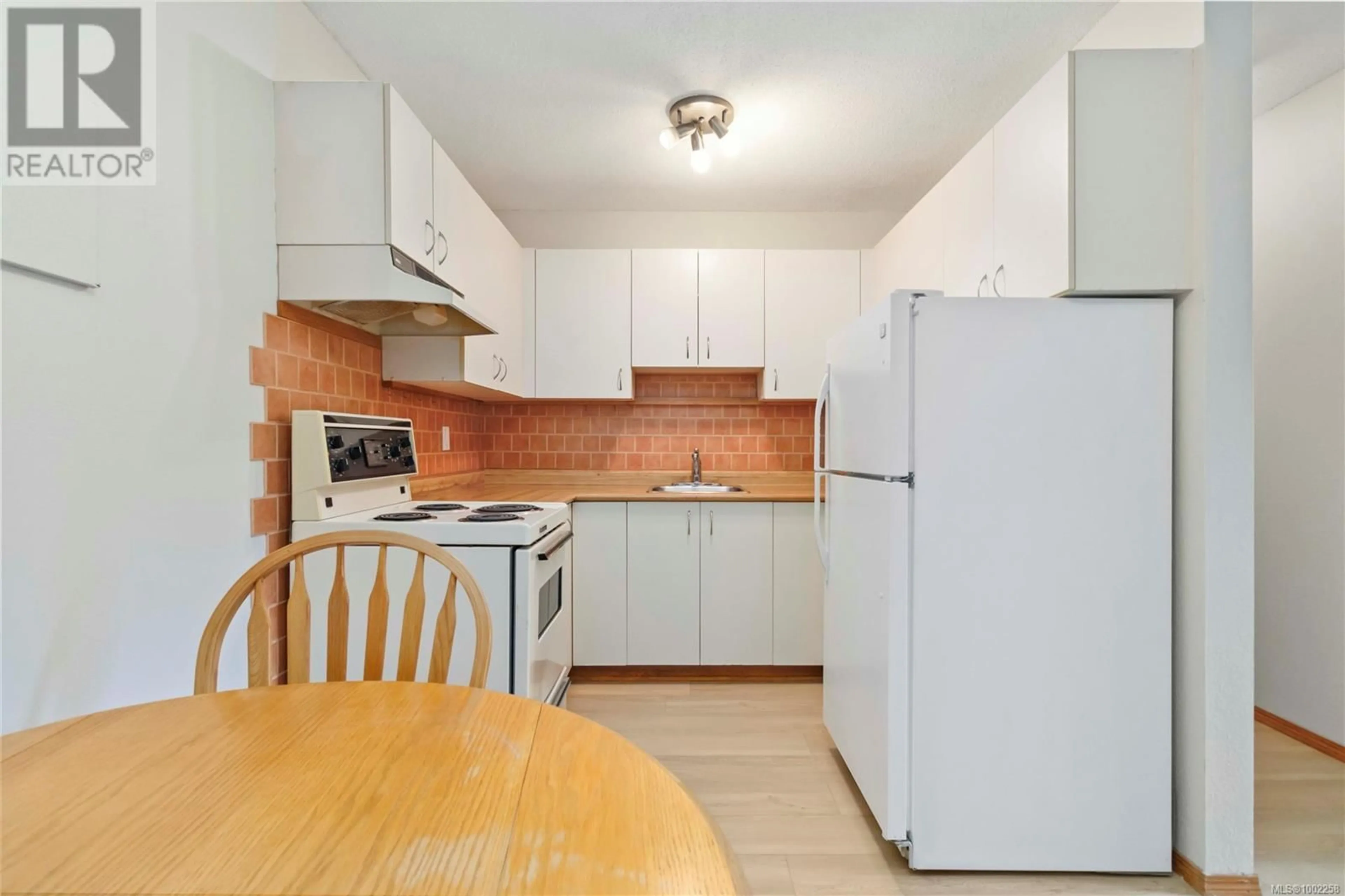 Standard kitchen, wood/laminate floor for 5 - 974 DUNFORD AVENUE, Langford British Columbia V9B2S3