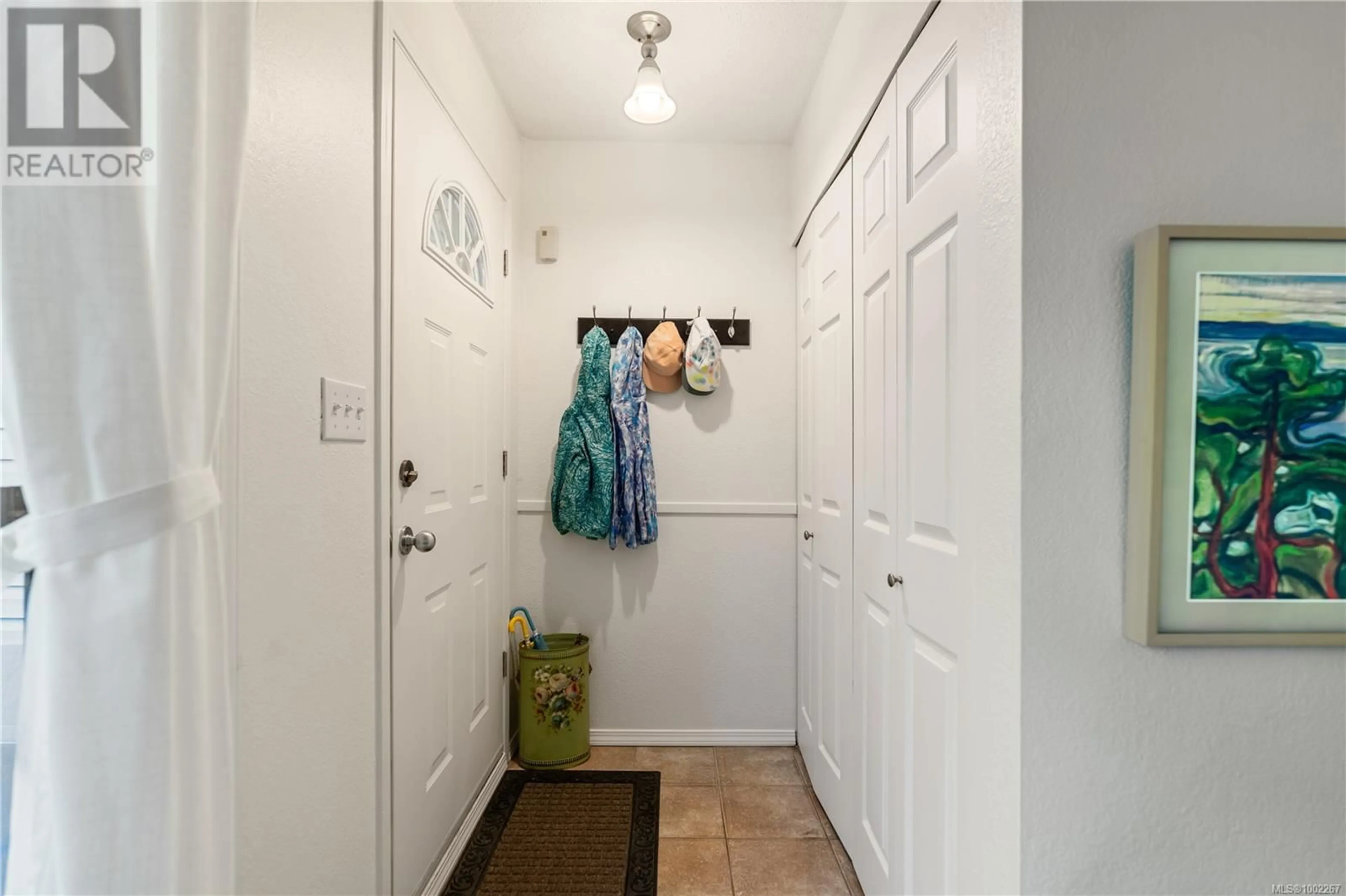 Indoor entryway for 106 - 156 ST. LAWRENCE STREET, Victoria British Columbia V8V1X8
