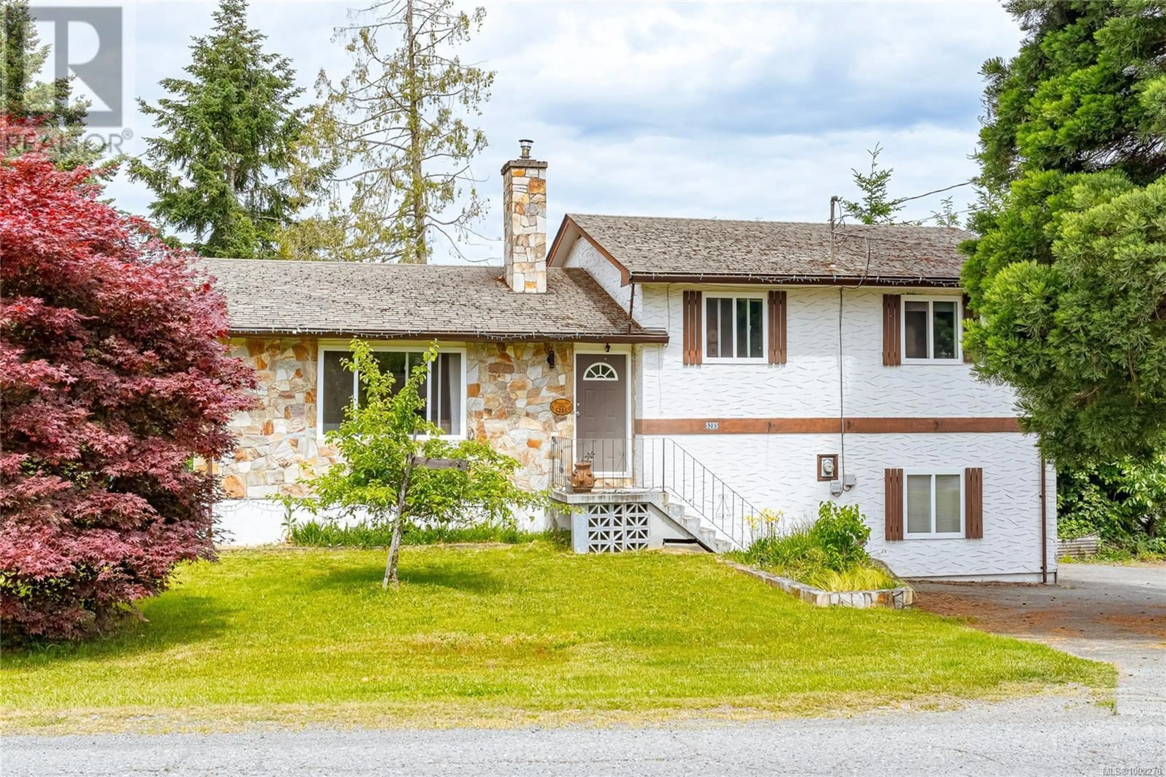 Home with vinyl exterior material, street for 5285 MILLER ROAD, Duncan British Columbia V9L6R6