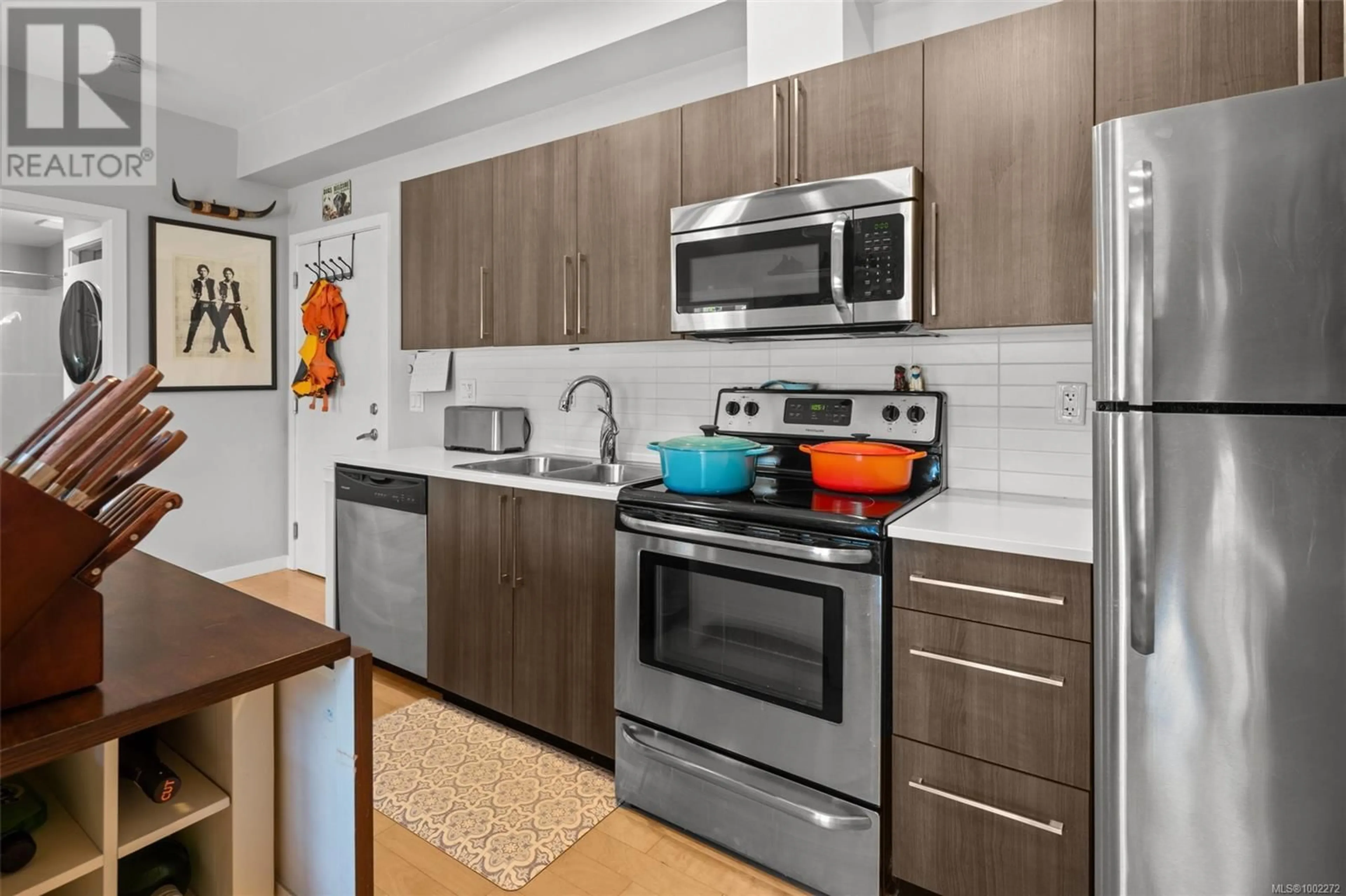 Standard kitchen, unknown for 205 - 4052 DOUGLAS STREET, Saanich British Columbia V8X0A5